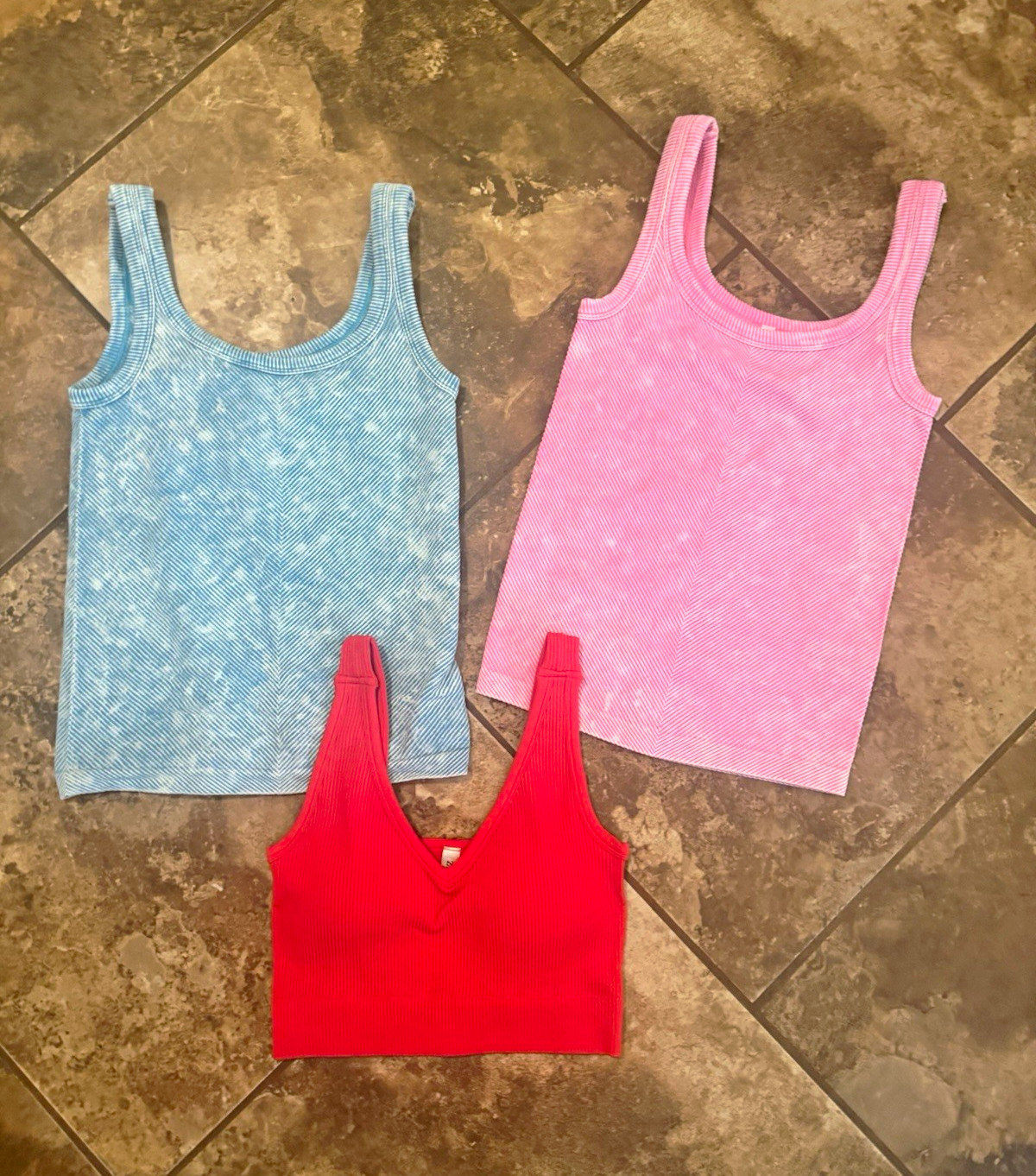 Zenana  • Women’s • L/XL Acid Wash Tank Tops • L/XL Solid Bralette •