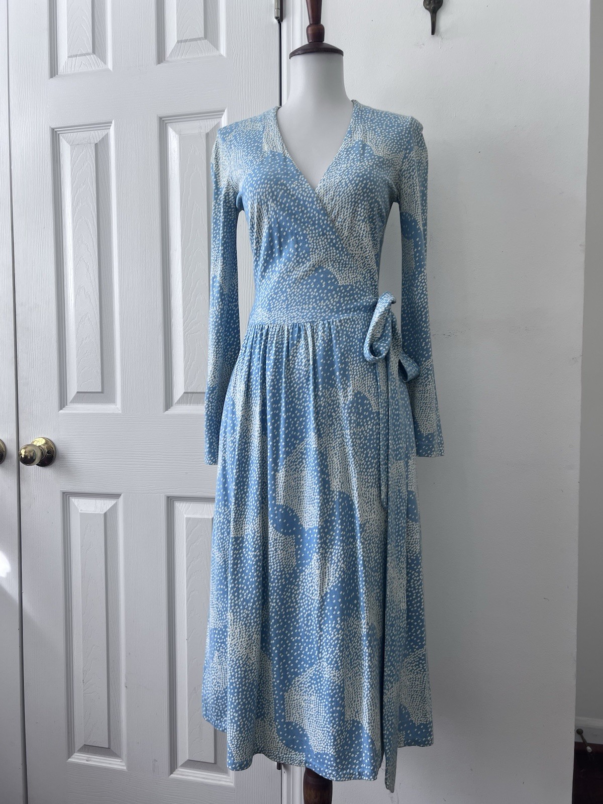 Diane von Furstenberg Collectable and Rare Vintage Wrap Dress Made In Italy Sz 4