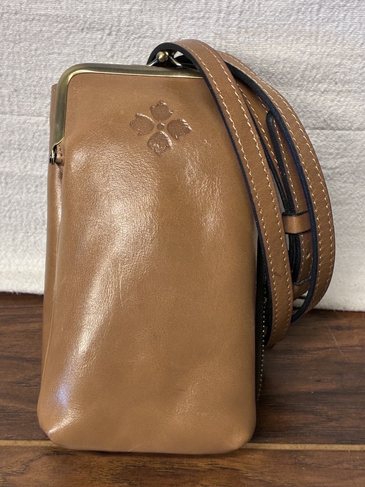 NEW Patricia Nash Pertina Frame Leather Naturale Kiss Lock Phone Crossbody Bag