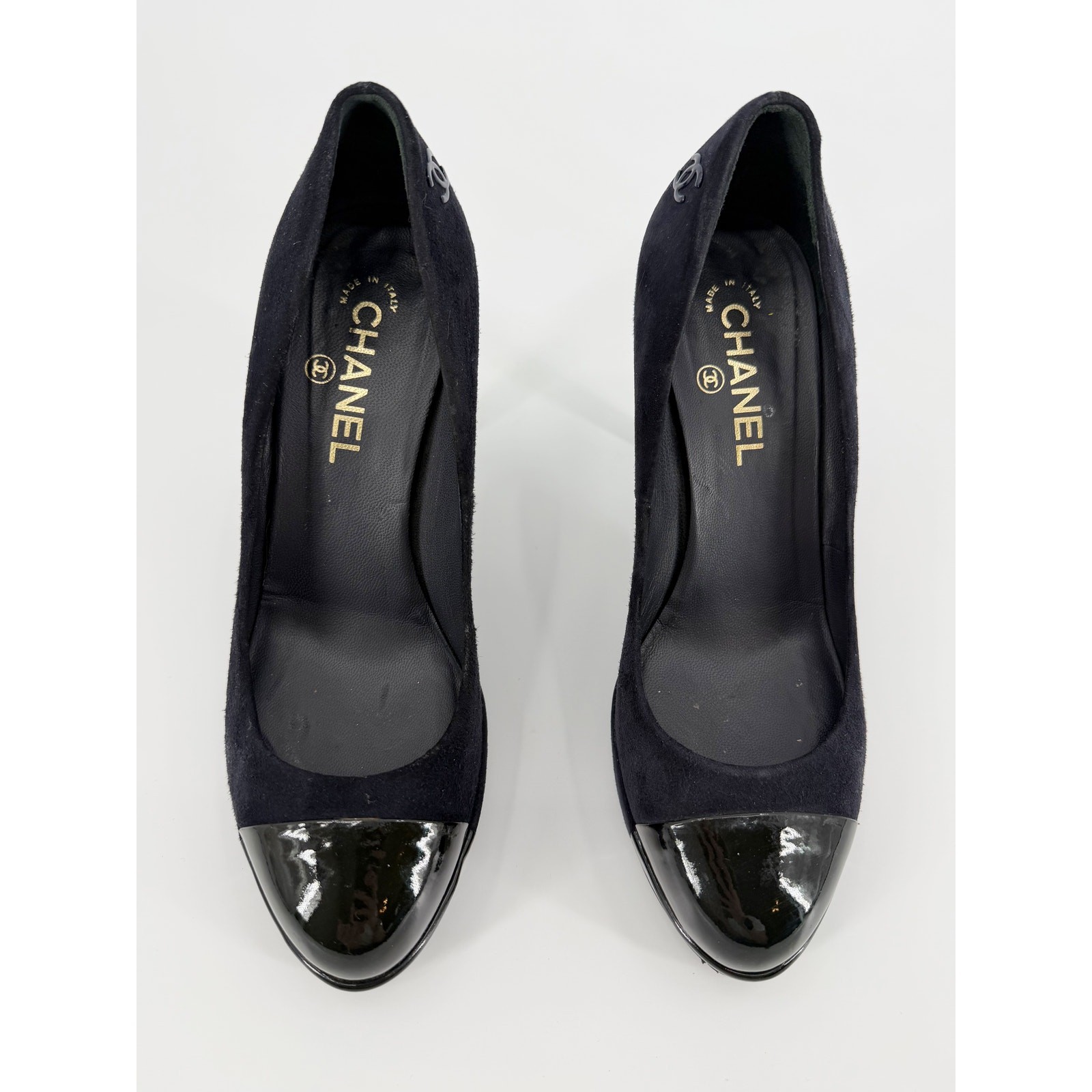 Chanel Black Suede Patent Cap Toe Platform Pumps Gold CC Logo Heel 39.5 US 9 9.5