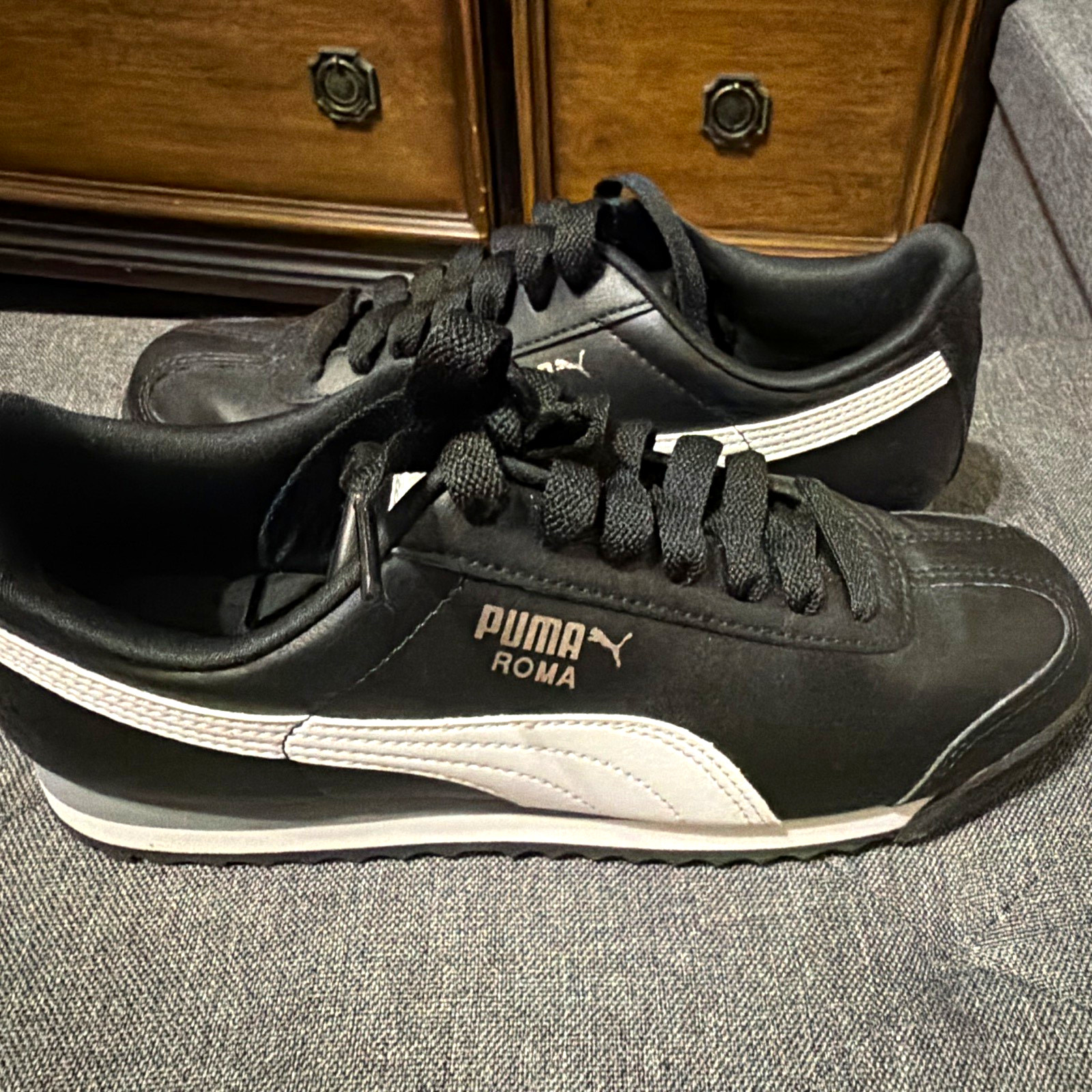 PUMA Roma Men\'s Low Top Lace-Up Sneakers Black/White Solid Casual US 6.5