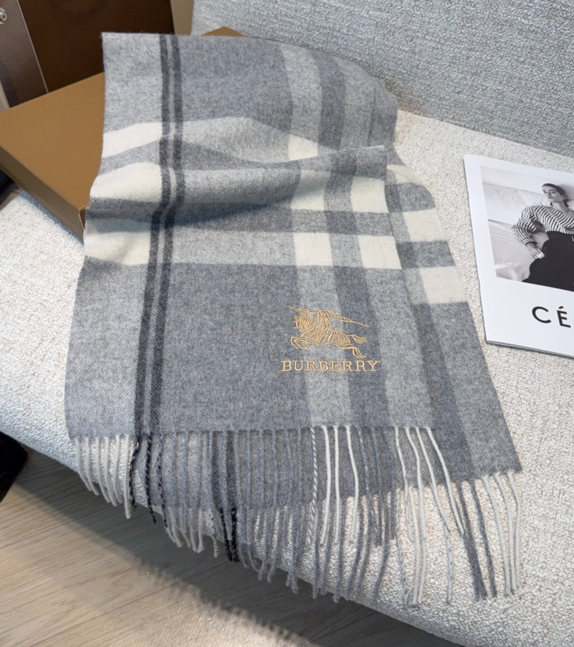 Burberry 100%Cashmere Gray Scarf