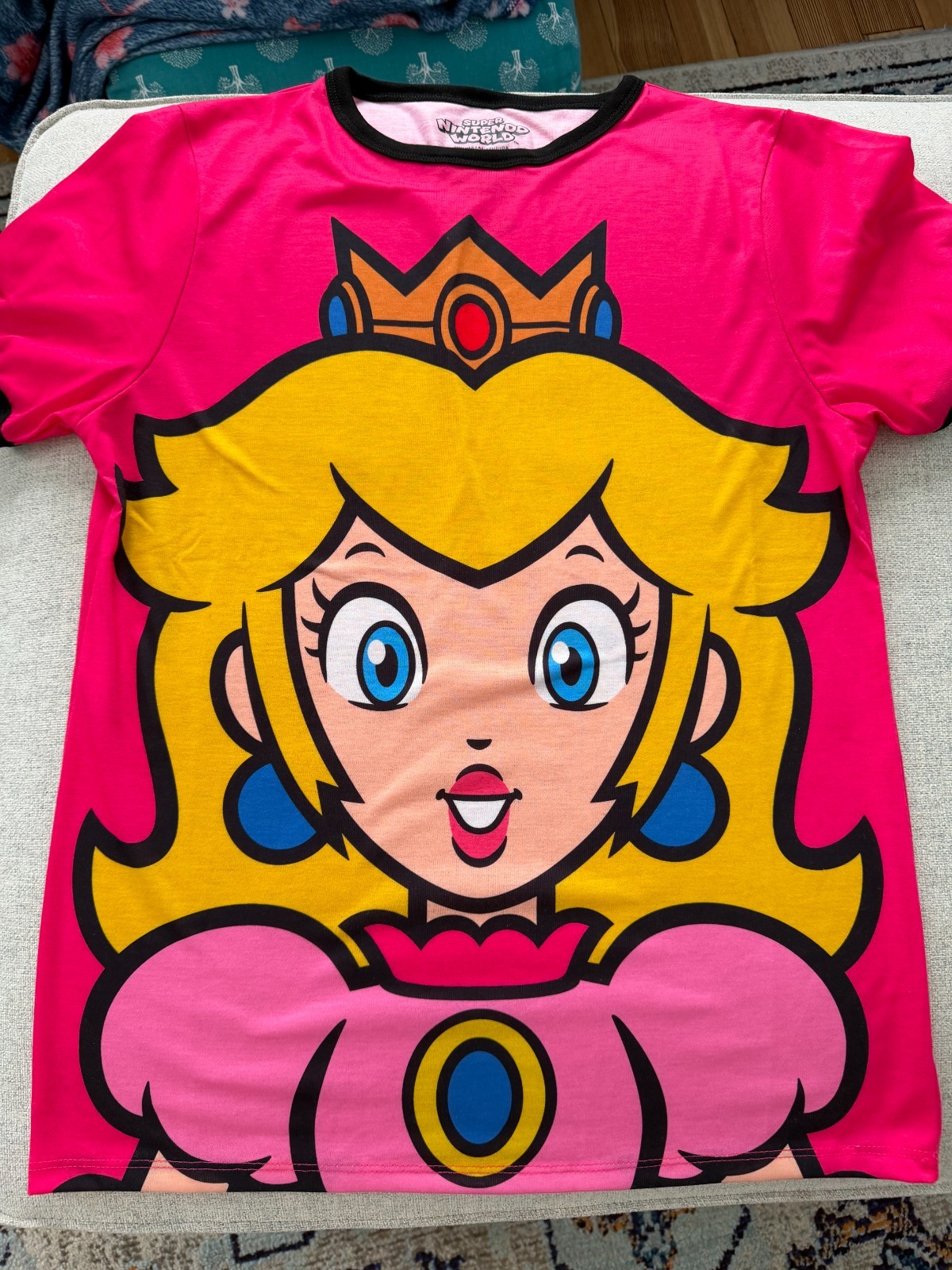 Princess Peach Large Shirt from Super Nintendo World in Universal Studios