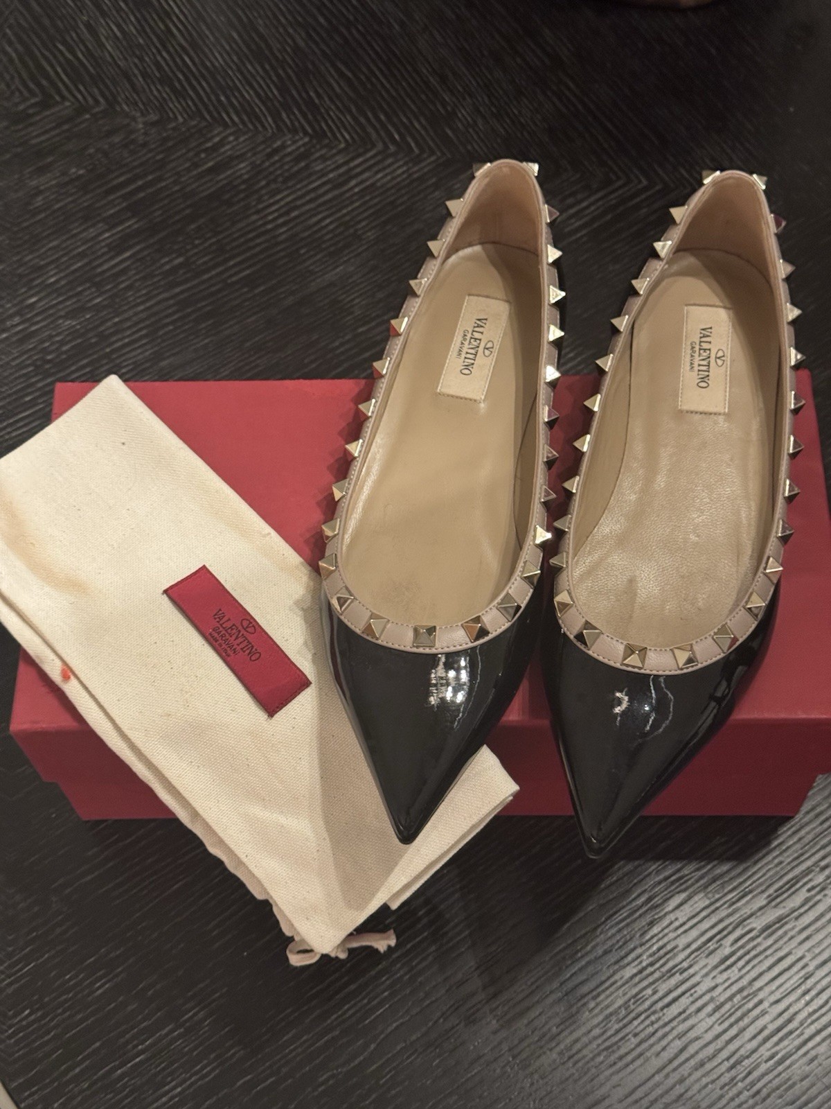 Valentino Garavani Rockstud Flat Size 38 New In Box Black And Cream
