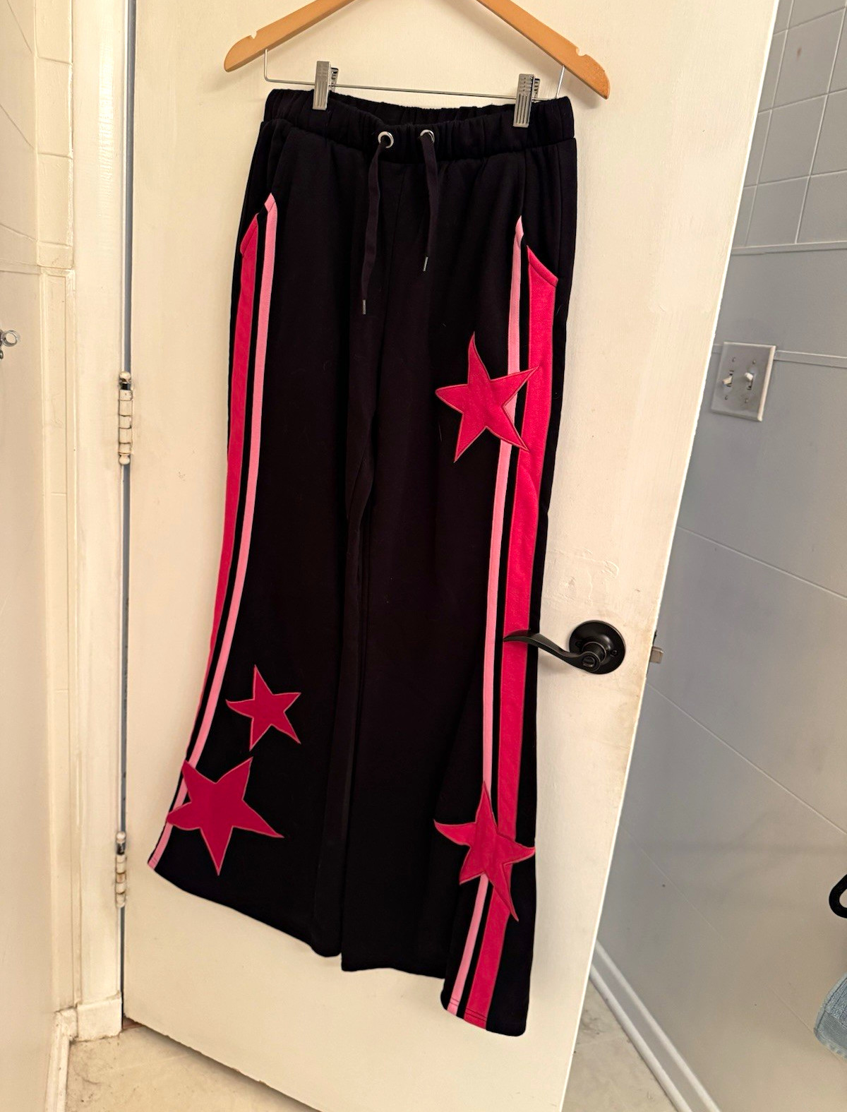 Hot Topic Women’s Flared Sweatpants Black/Pink Star Print Drawstring M