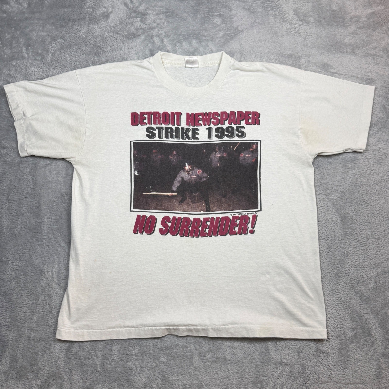 Vintage Detroit Newspaper Strike T Shirt Mens XL White No Surrender Faded 90s