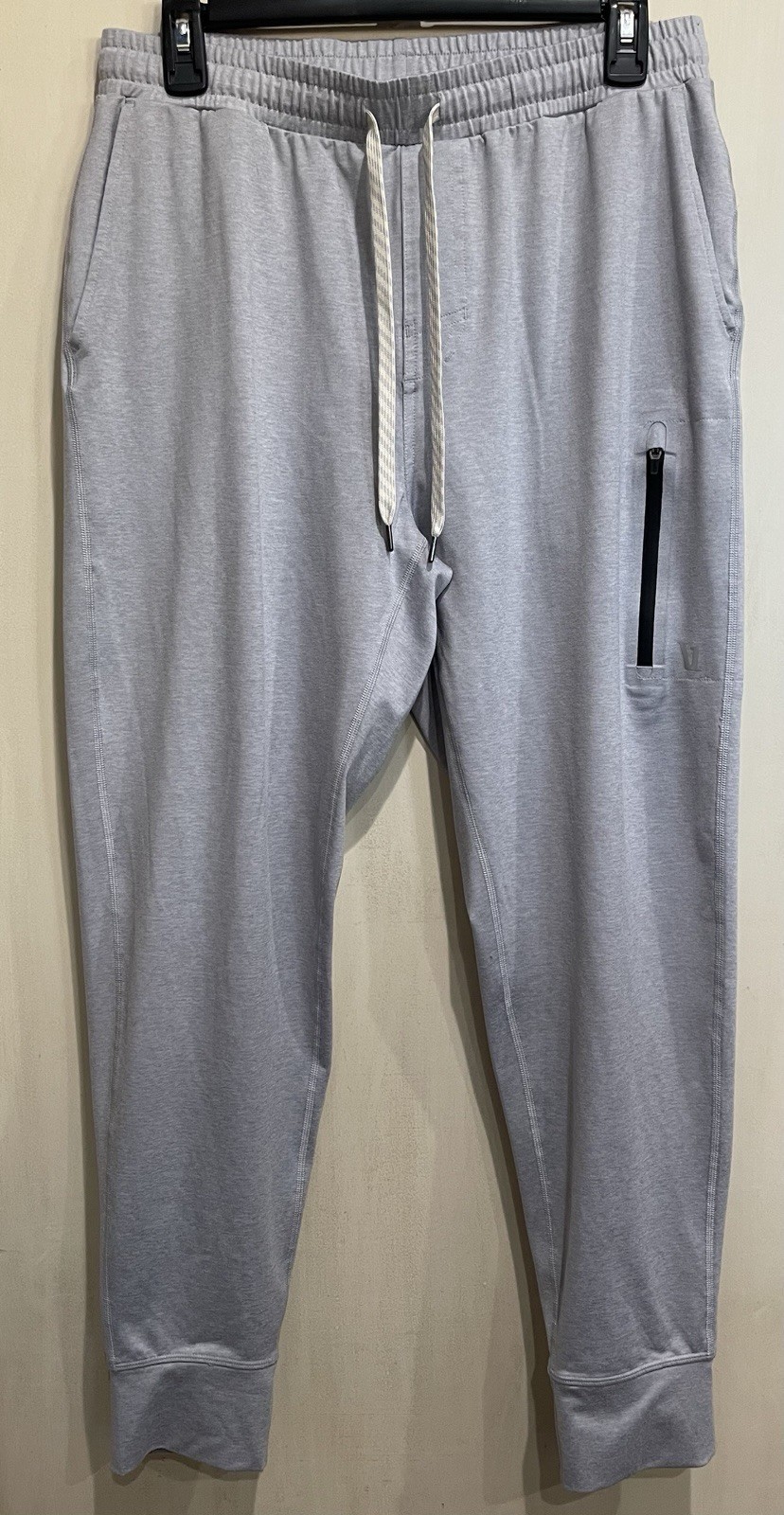 Vuori Sunday Performance Jogger Mens Size Medium Gray Athleisure Staple V416