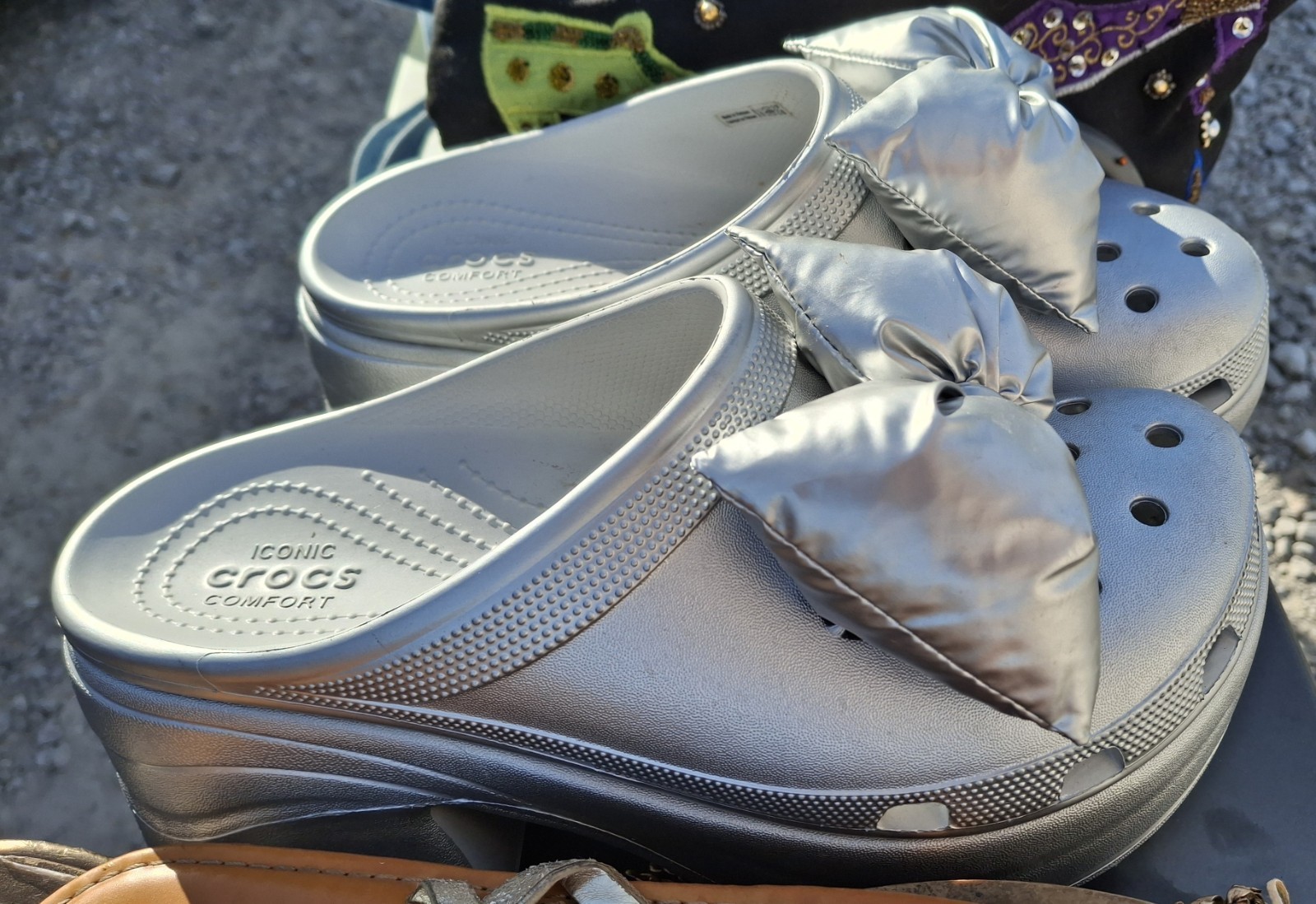 Crocs Siren Metallic Silver Bow Clogs Women’s 11 Men’s 9 Rubber Slip-on Rare
