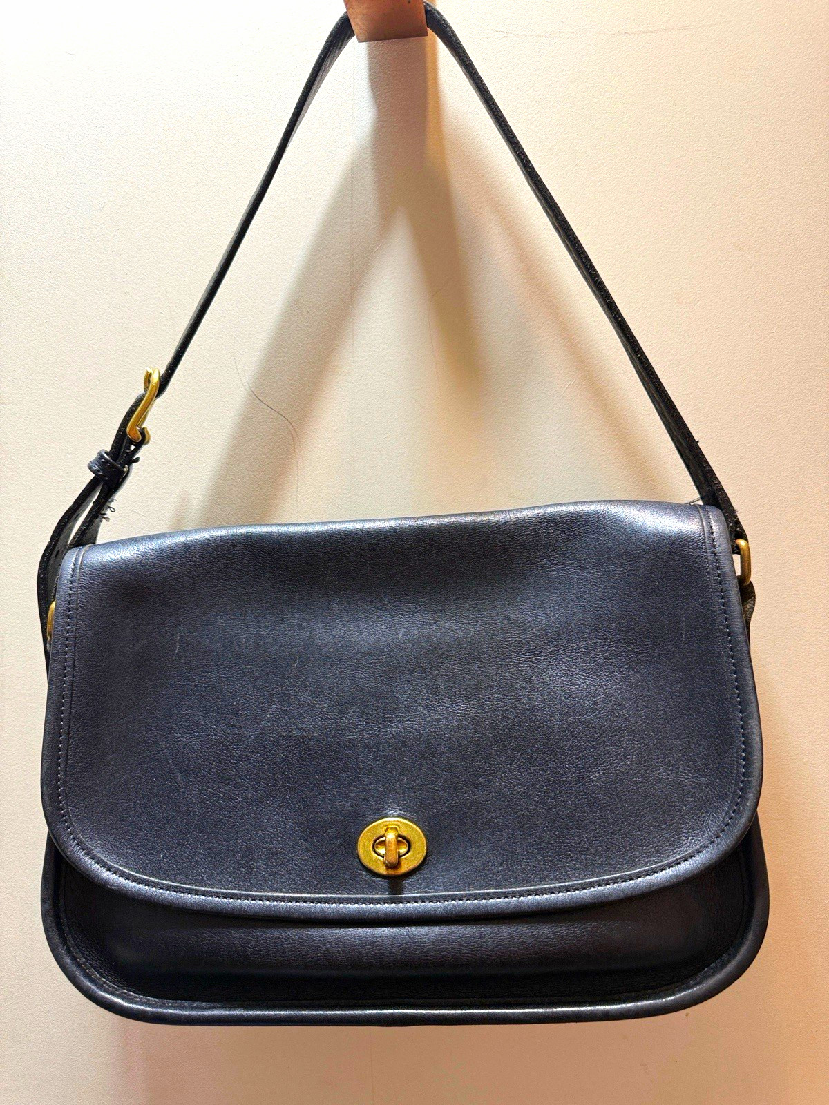 Vintage Coach City Bag 9790 Black Leather Brass Turnlock Crossbody G7I-9790