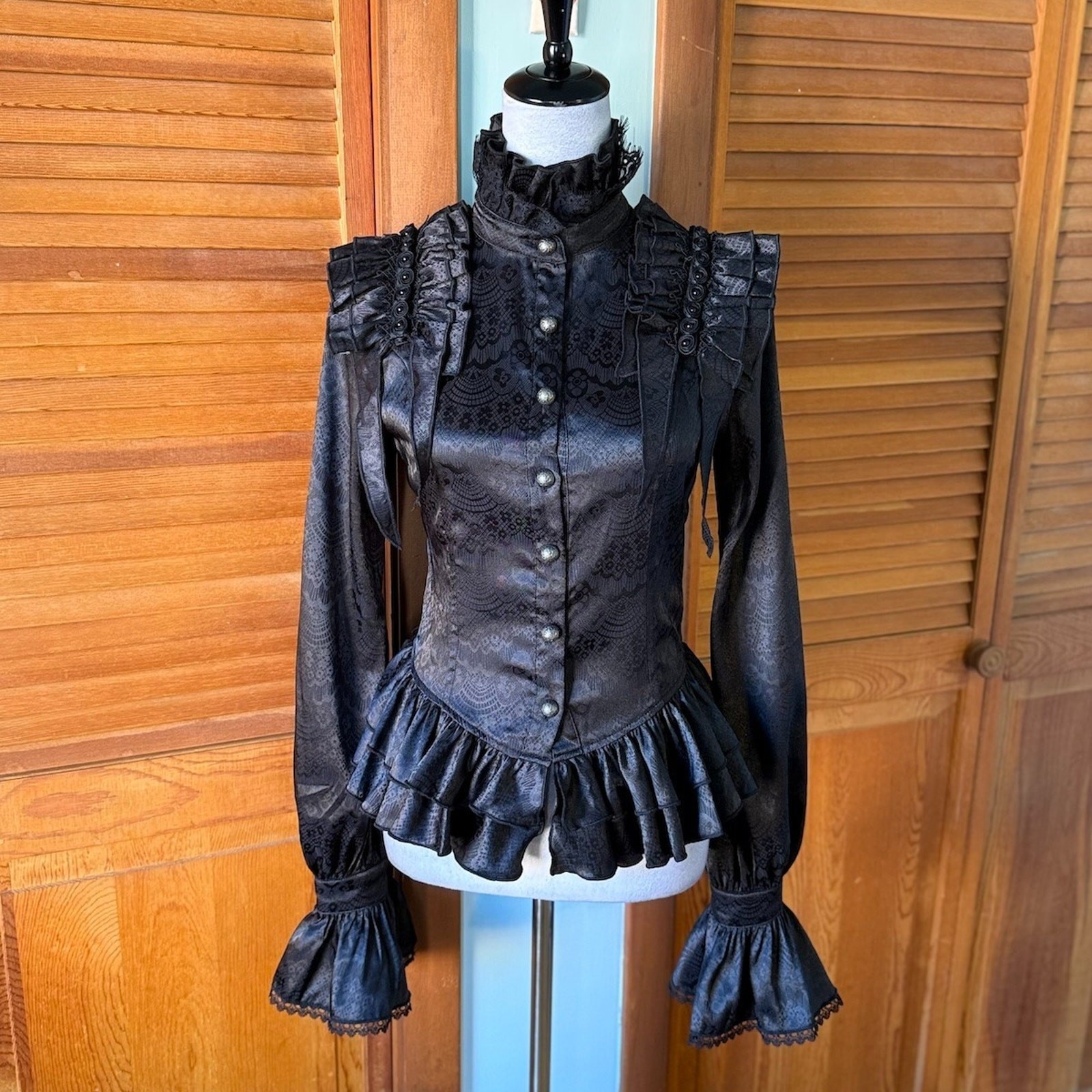 Devil Fashion Gothic Victorian Aristocrat Vkei Ruffle Shoulder Shirt Top M