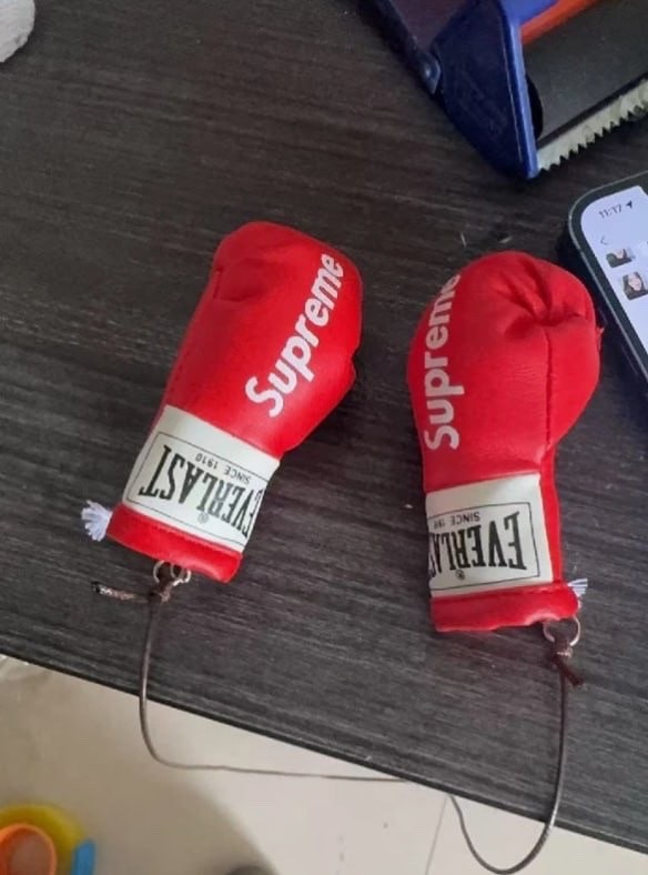Supreme FW17 Blimp & Boxing Gloves Keychain Accessory Bundle NEW