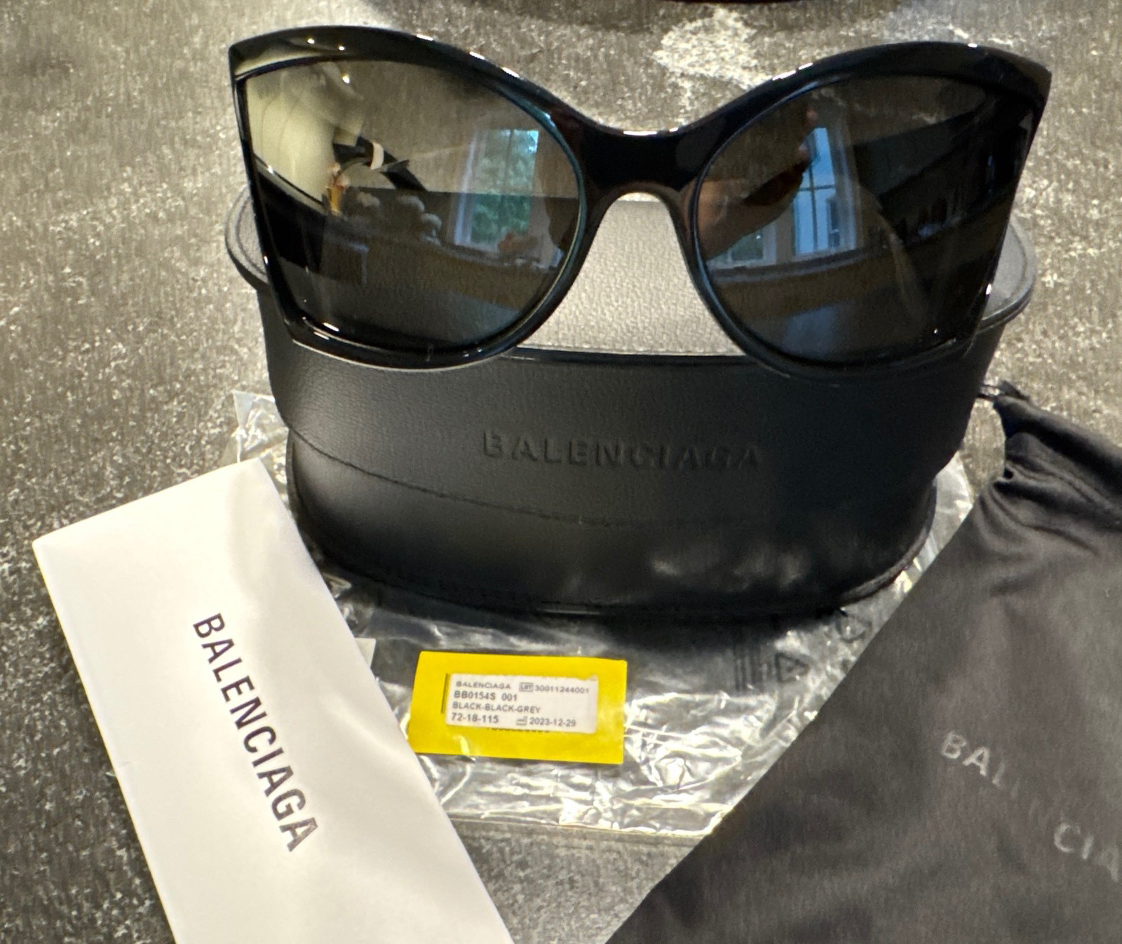 BALENCIAGA EXTREME Oversized Wrap Black Grey Bold Sunglasses BB0154S 001