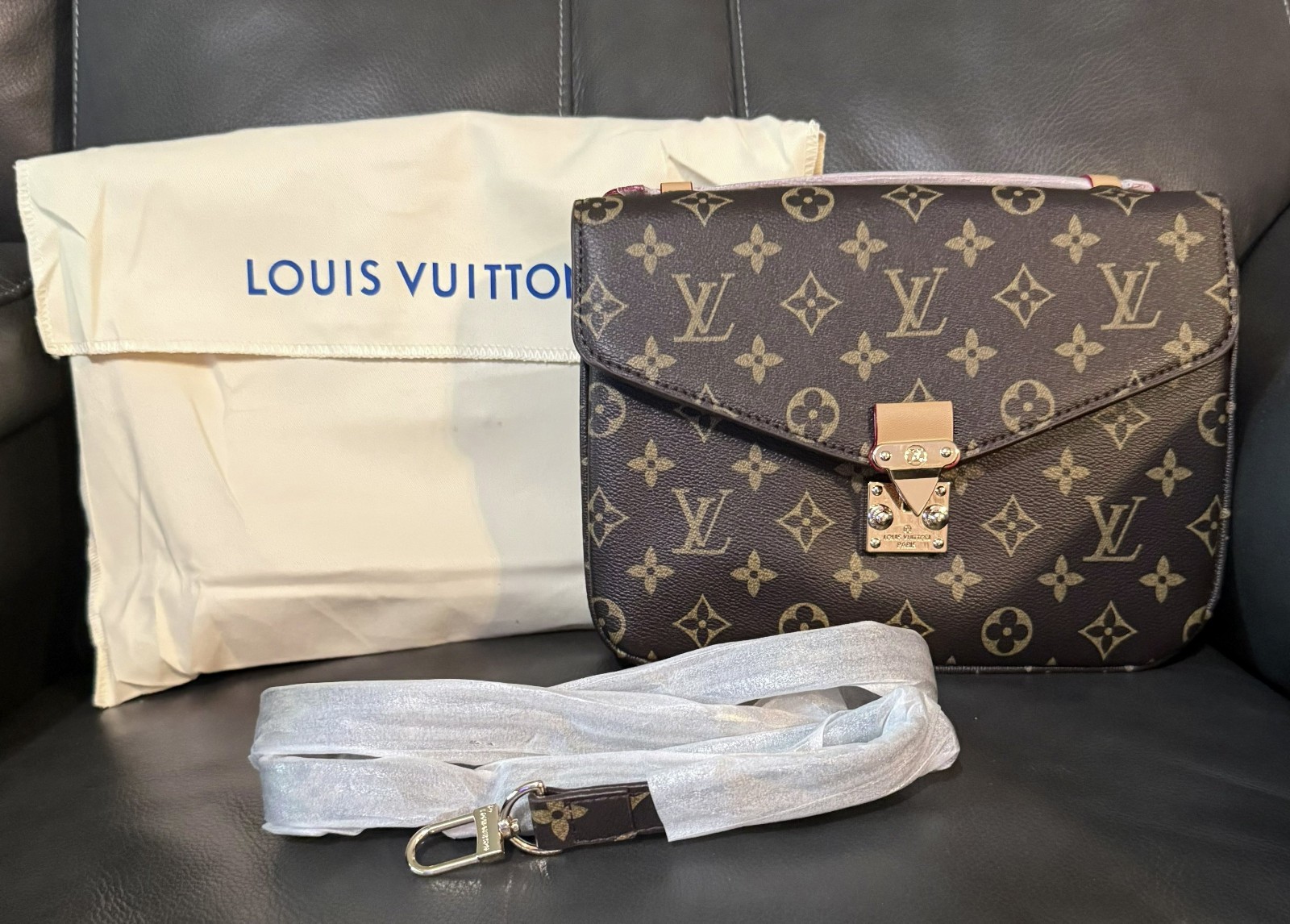 Brand New Louis Vuitton Monogram Metis Pochette