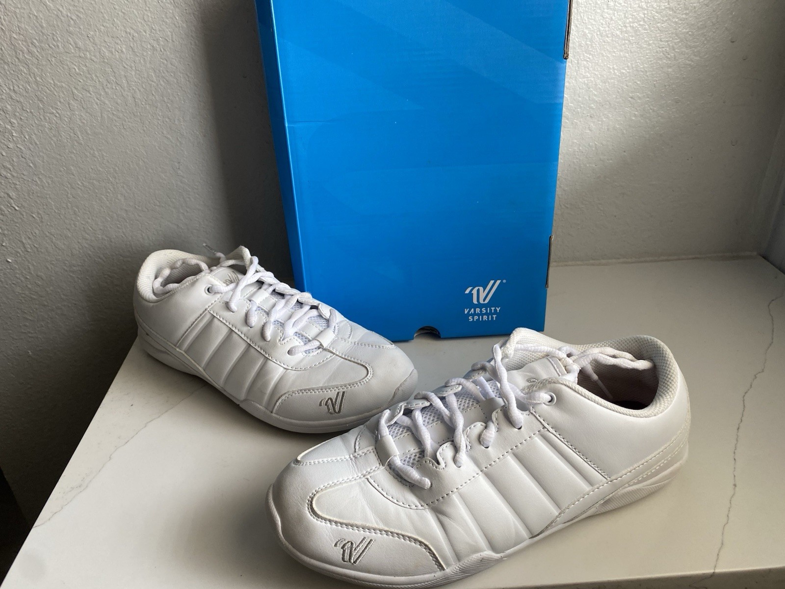 Varsity Spirit Cheer Shoes Cheerleading WHITE womens Size 10 *USED