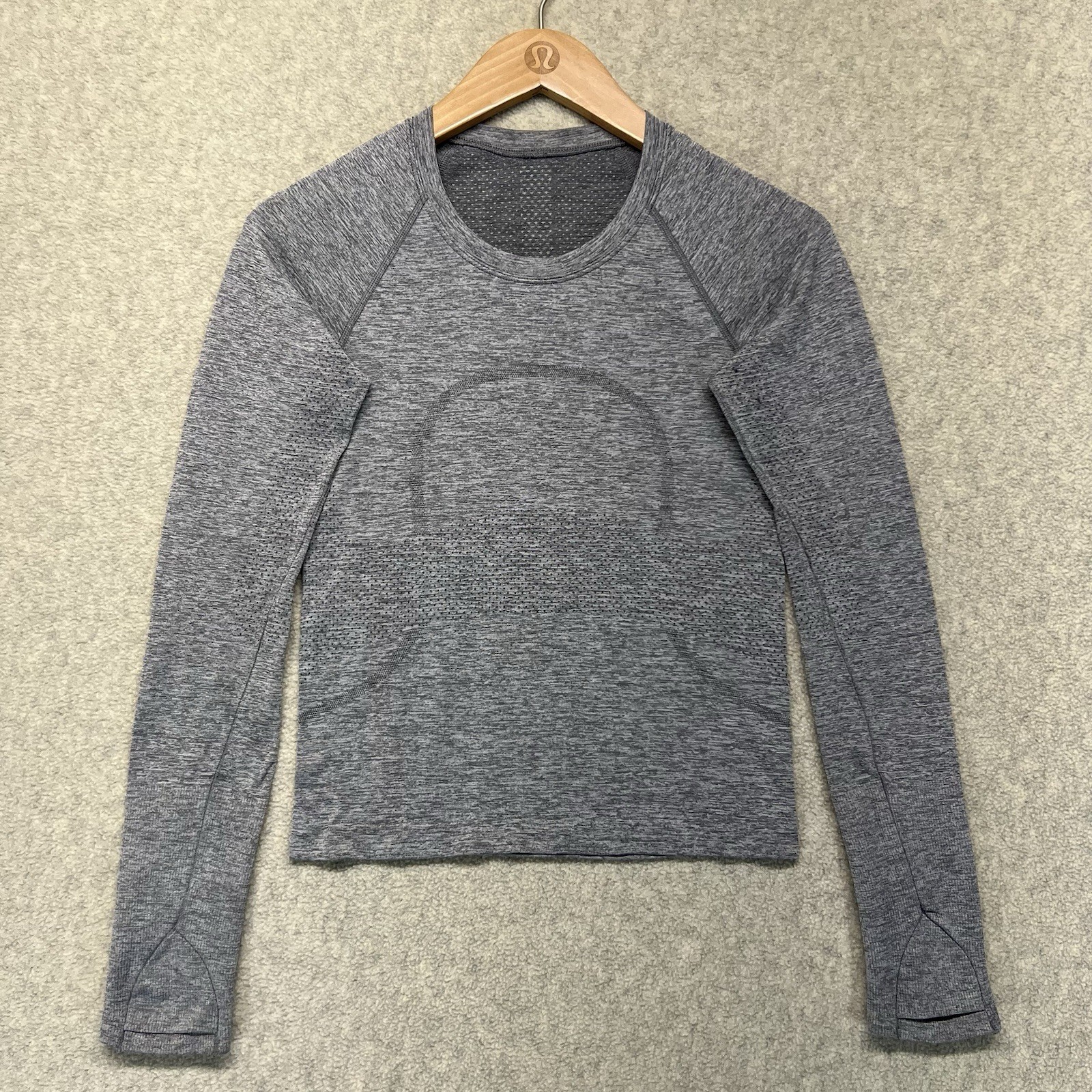 Lululemon Energy Seamless Long Sleeve Top Womens 2 Gray Thumbhole Athletic