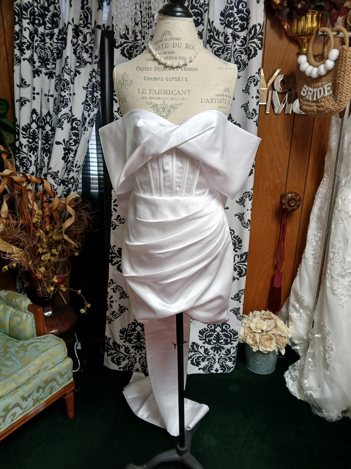 Modern White Satin Corset Bodice Ruched Mini Wedding Dress Detachable Bow Size 6