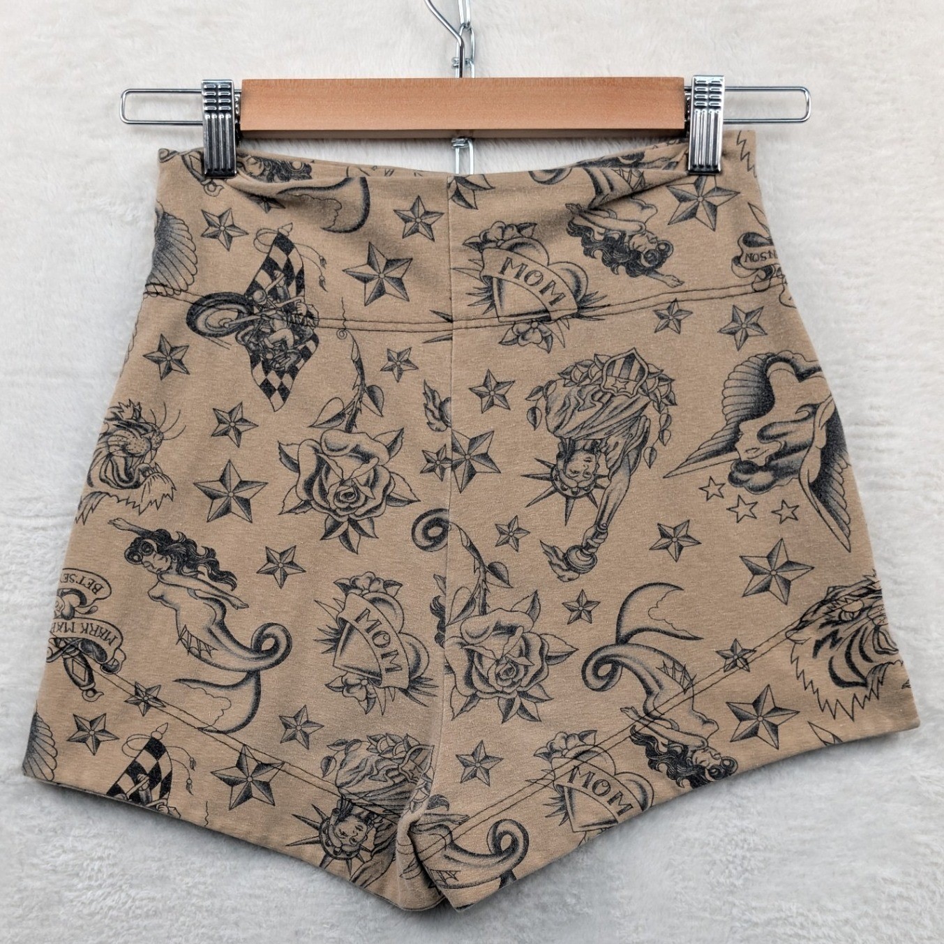 VTG Betsey Johnson Shorts Women\'s M Tan Mark Mahoney Tattoo Flash Rockabilly 90s