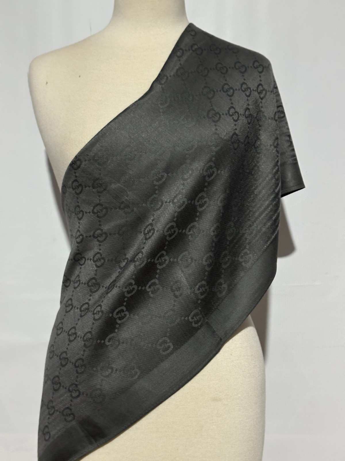 Auth Gucci Scarf Shawl Stole Wrap 65% Cashmere 35% Silk Black Used