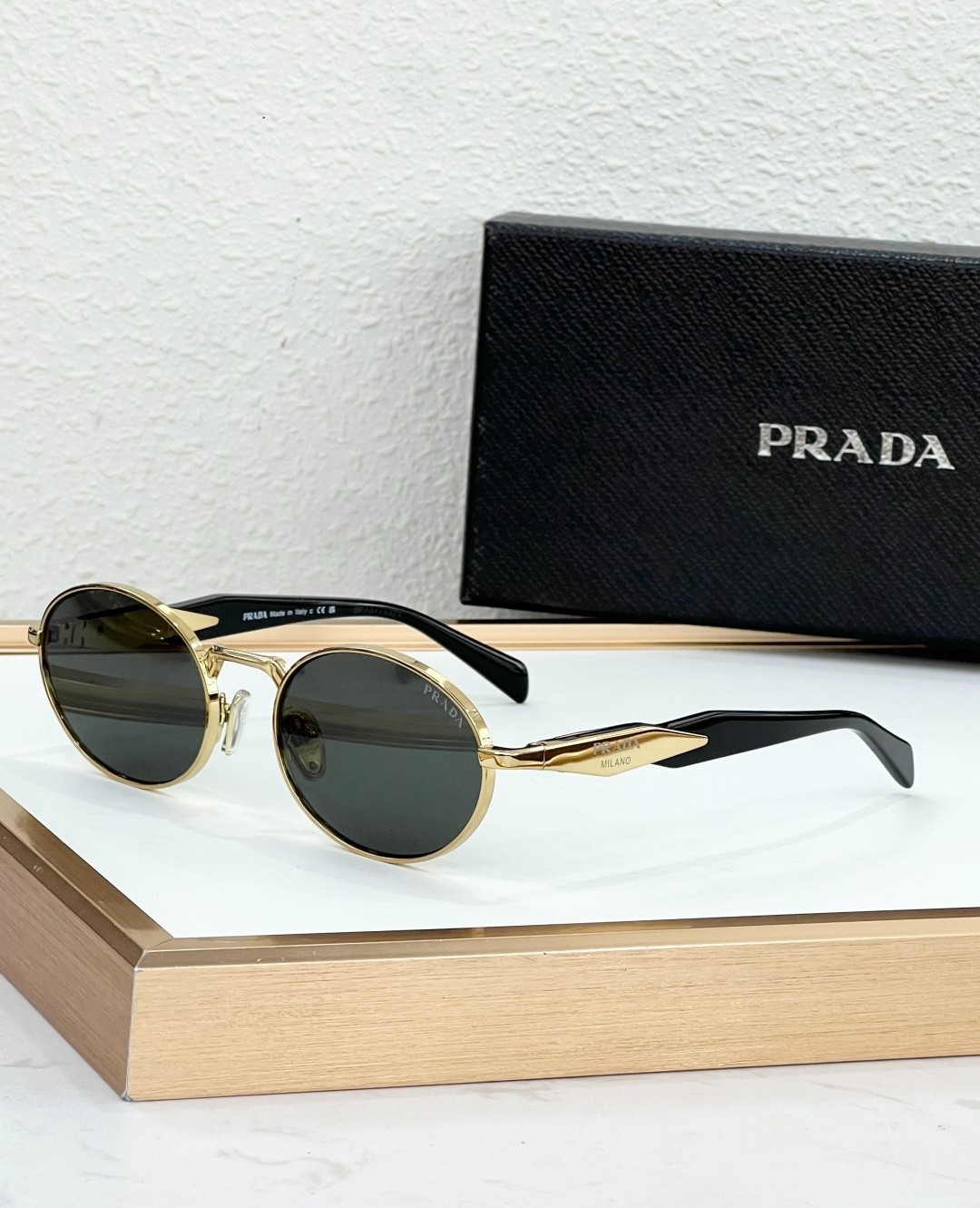 Prada Mod ：SPR65Z SUNGLASSE Size ：55口20-140