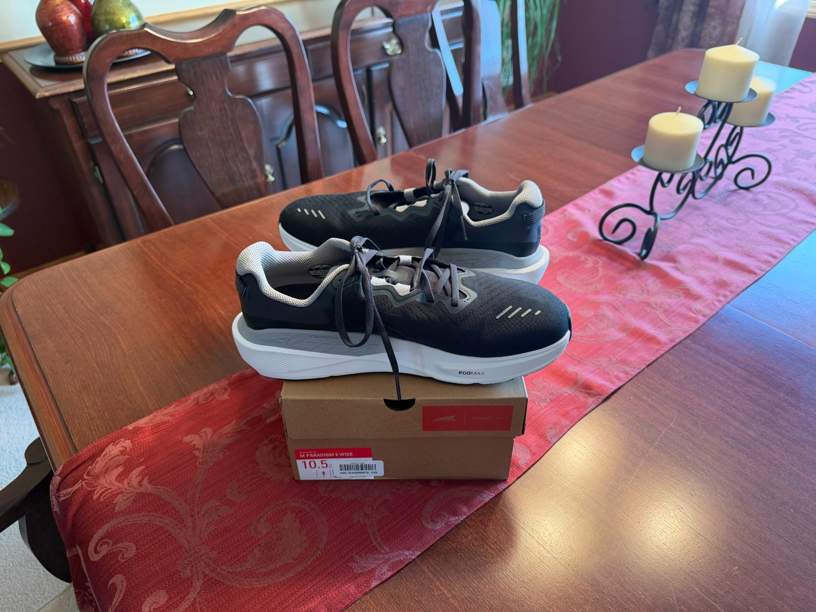 Men\'s Altra Paradigm sneakers.  Black. size 10.5 Wide