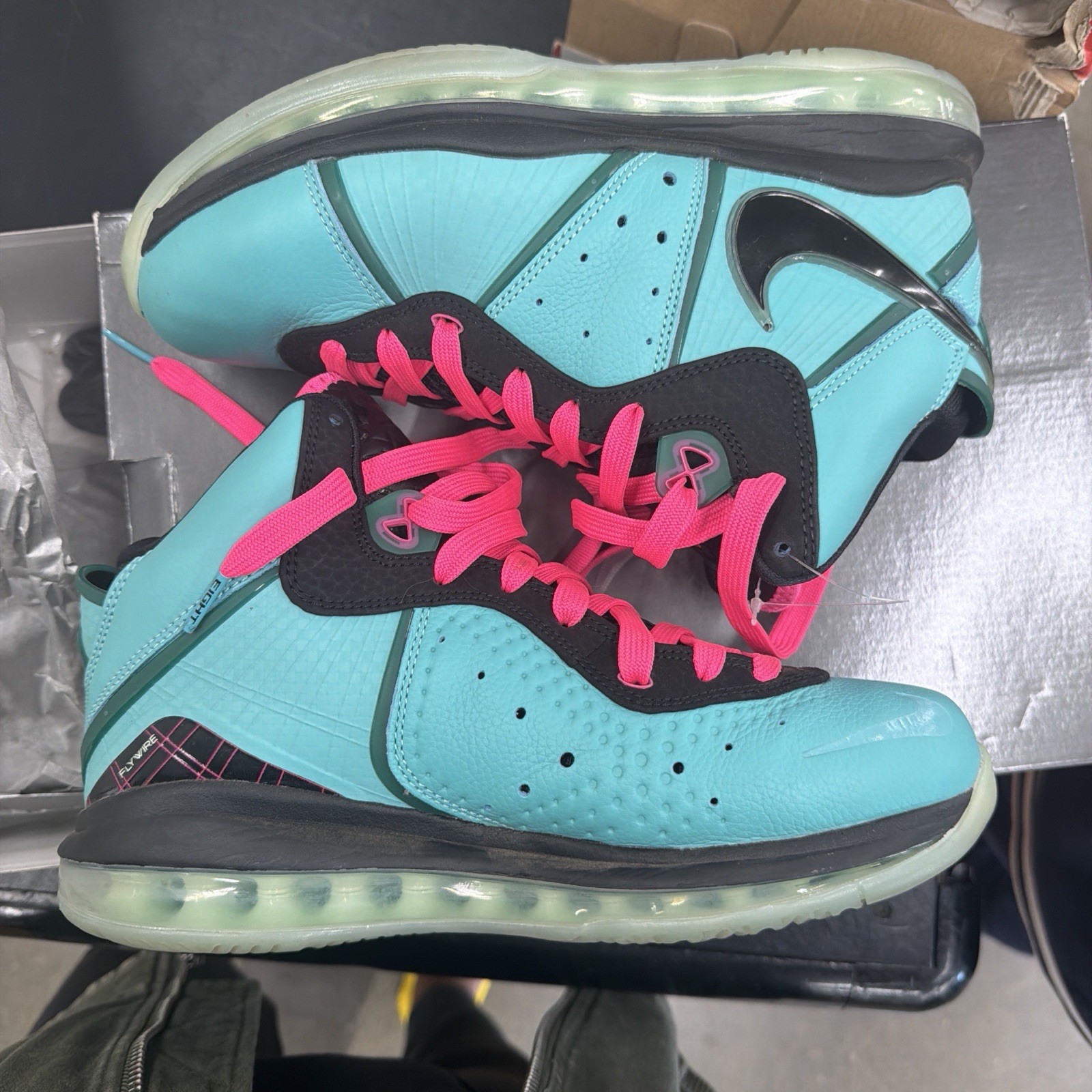 Nike LeBron 8 Men’s High Top Basketball Sneakers Lace Up Turquoise/Black/Pink