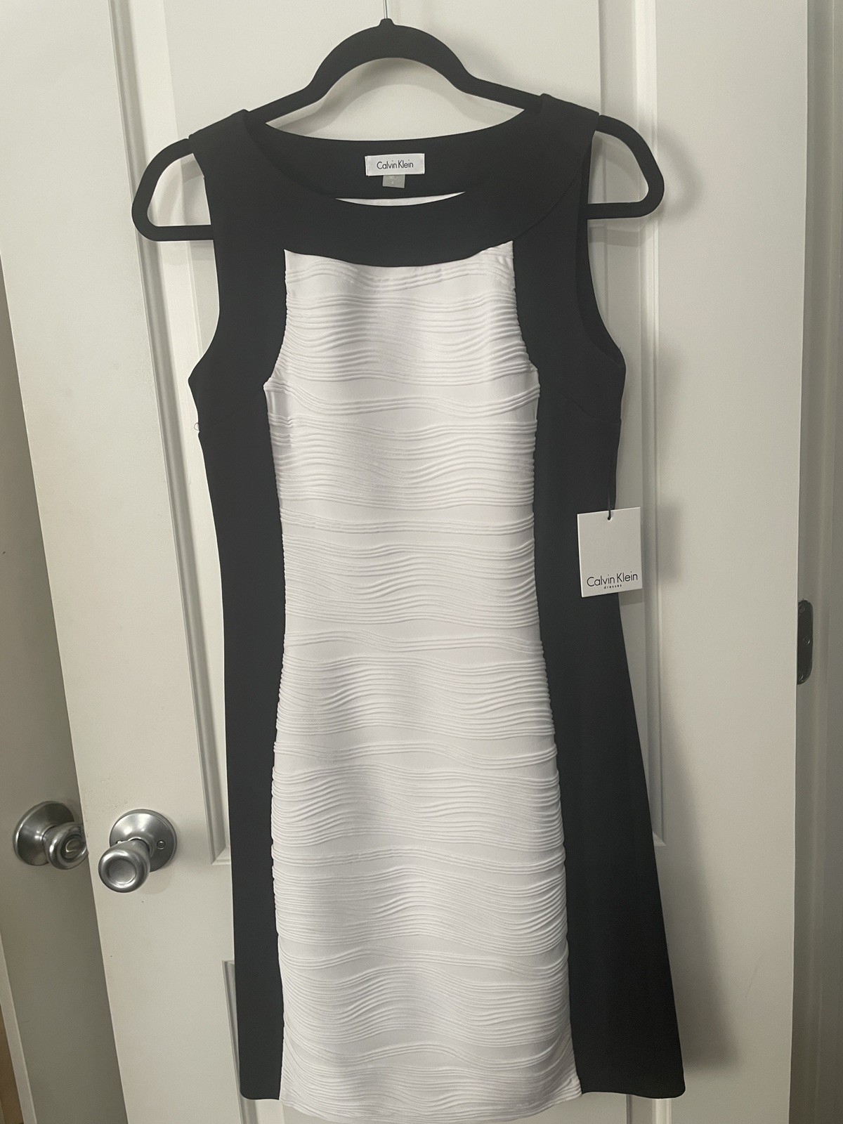 NWT Calvin Klein Colorblock Black and White Sheath Dress • Size 6