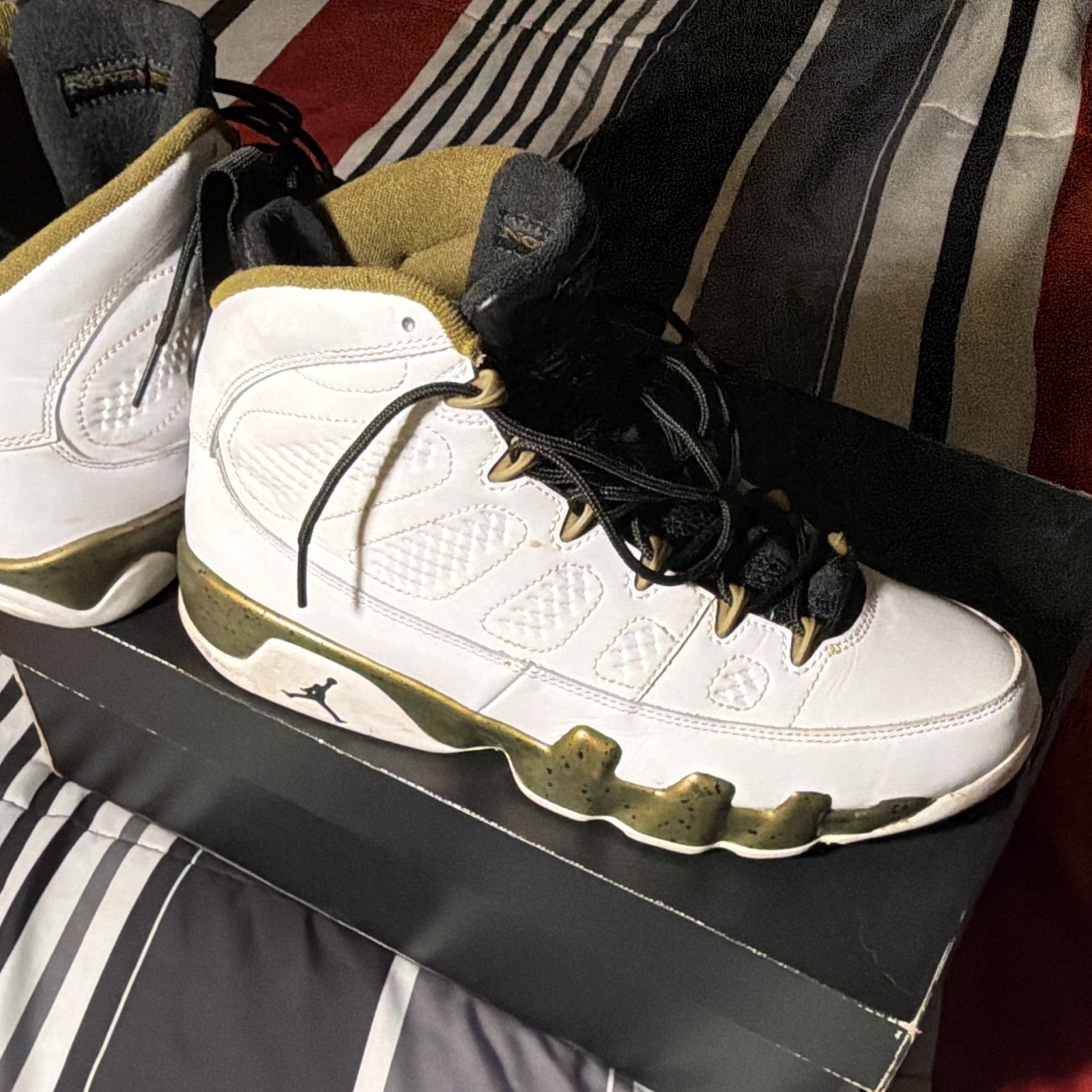 Jordan Air Jordan 9 Retro Statue 2015 White/Black Green Men\'s US 9.5 302370-109