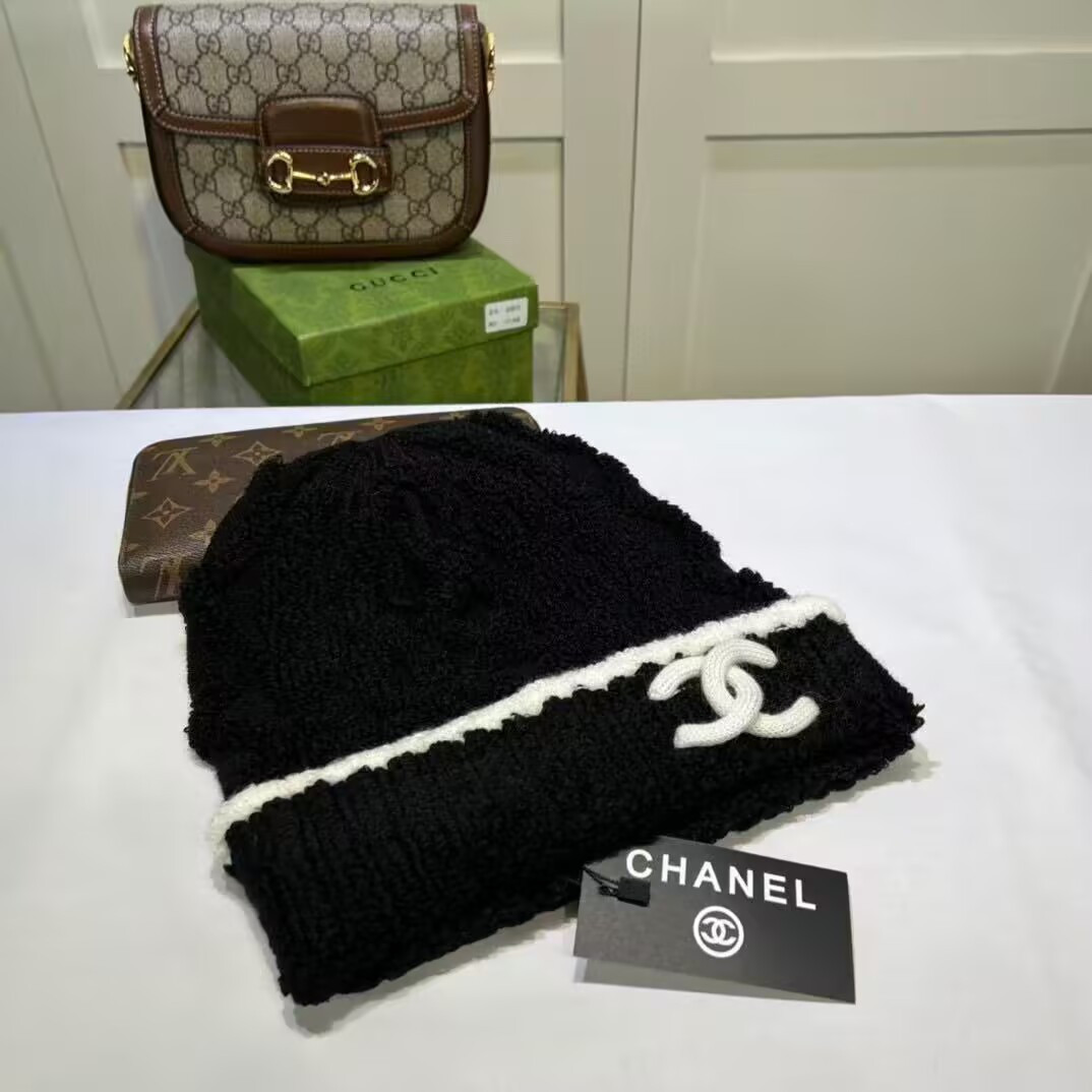 CHANEL Black Knit Beanie Hat White Trim 3D Double C Logo Winter Warm Hat Unisex