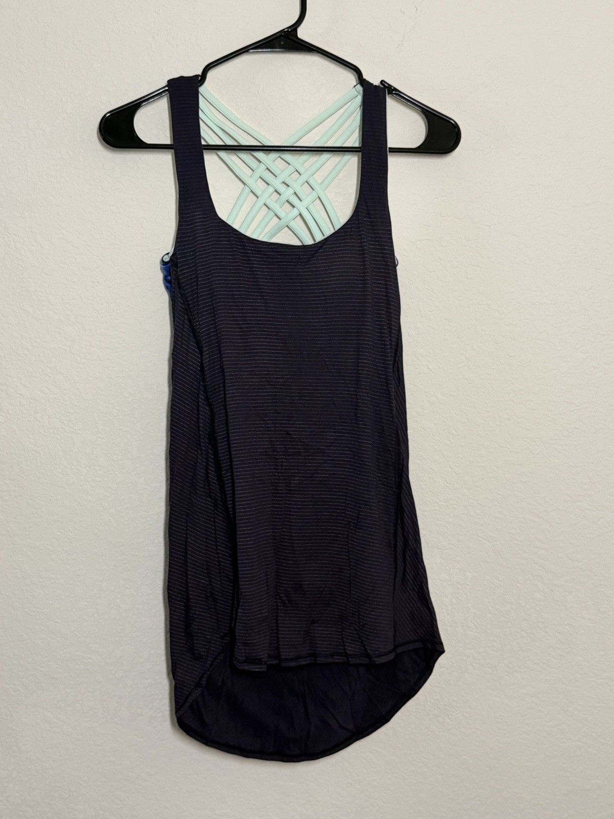 Lululemon Free to be Wild Women’s Navy Racerback Athletic Tank Scoop Neck Size 6