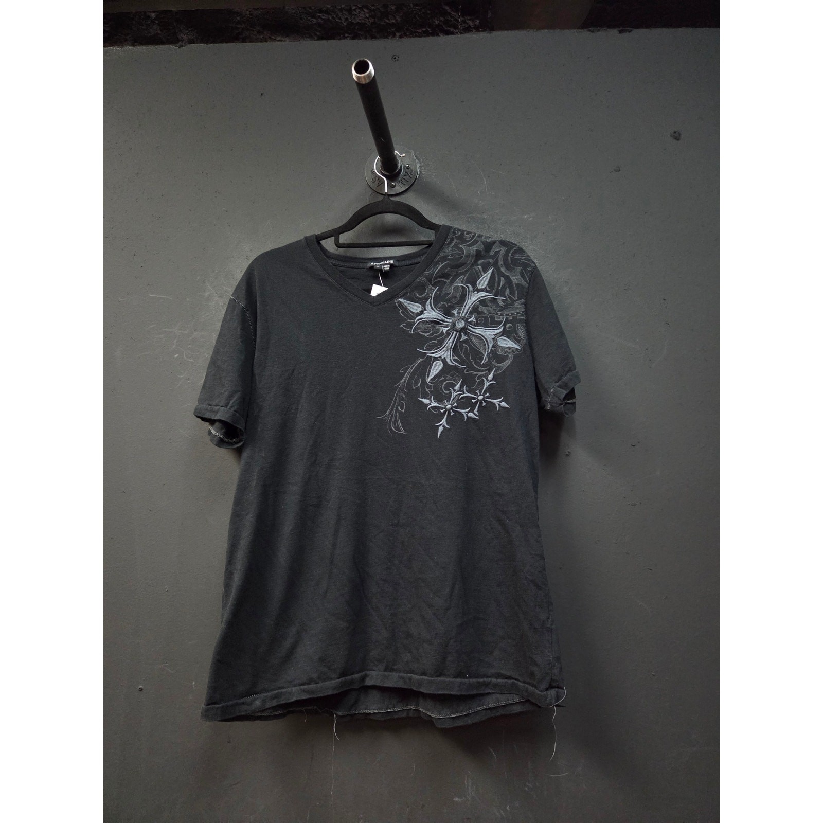 Vintage Y2K Style V Neck Tee Size Large