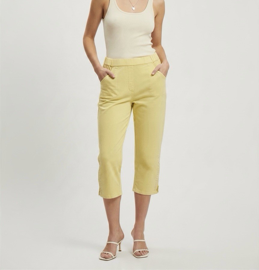 Quaker Factory Yellow Rhinestone Capri Pants Side Zipper Hem Medium
