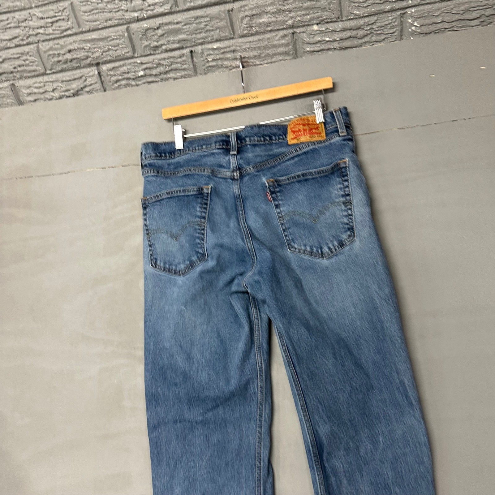 Levis 550 Relaxed Fit Tapered Leg Blue Jeans Mens 36x32 Medium Wash Denim