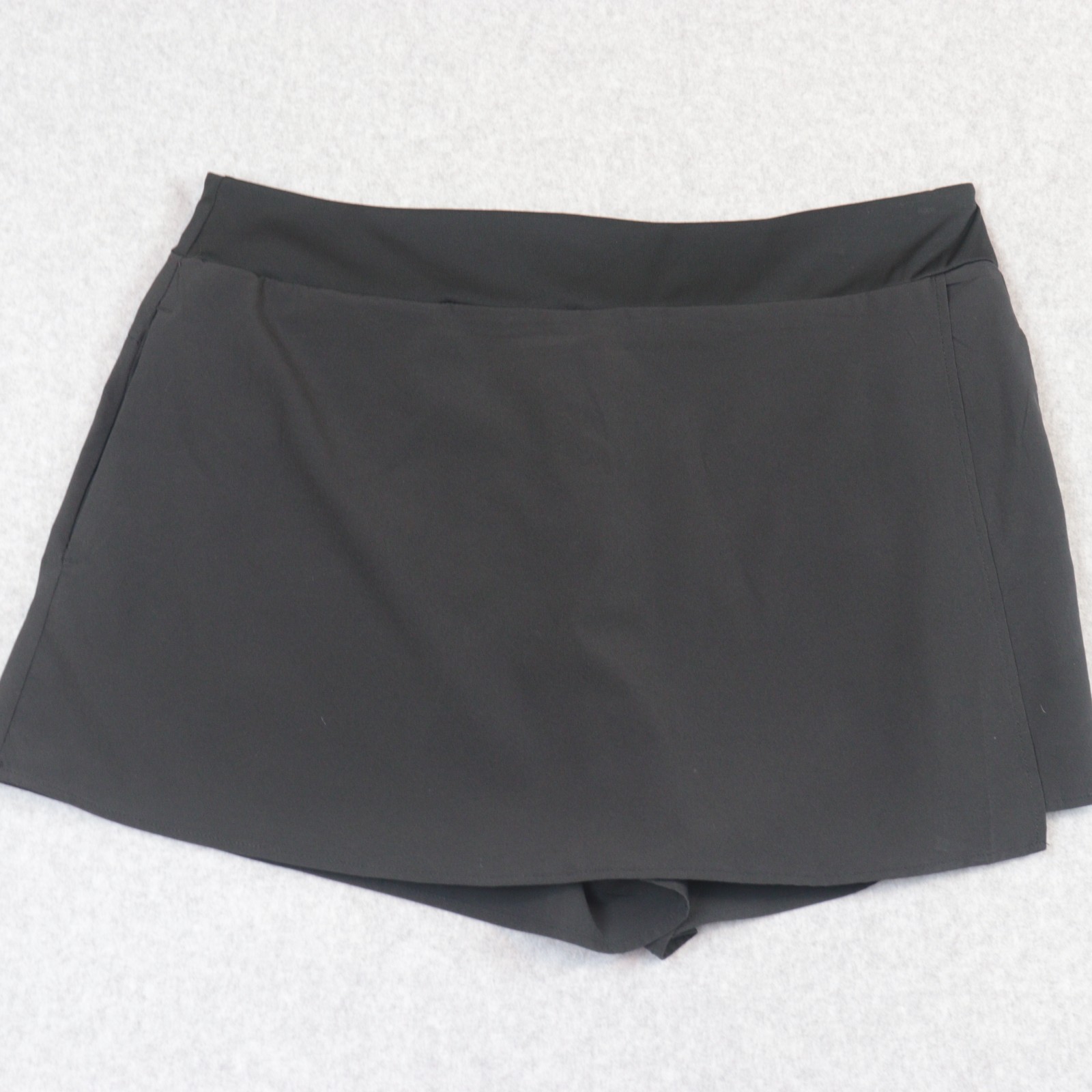 Avia Women\'s Black Lifestyle Skort with Bike Liner - Size 16/18 (XL)