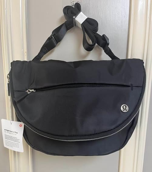 Lululemon All Night Festival Bag 5 L Black/Silver Crossbody Purse