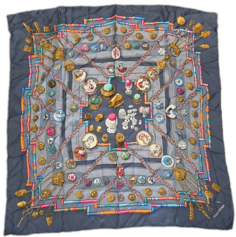 HERMES 90 Petite Main Gray Scarf