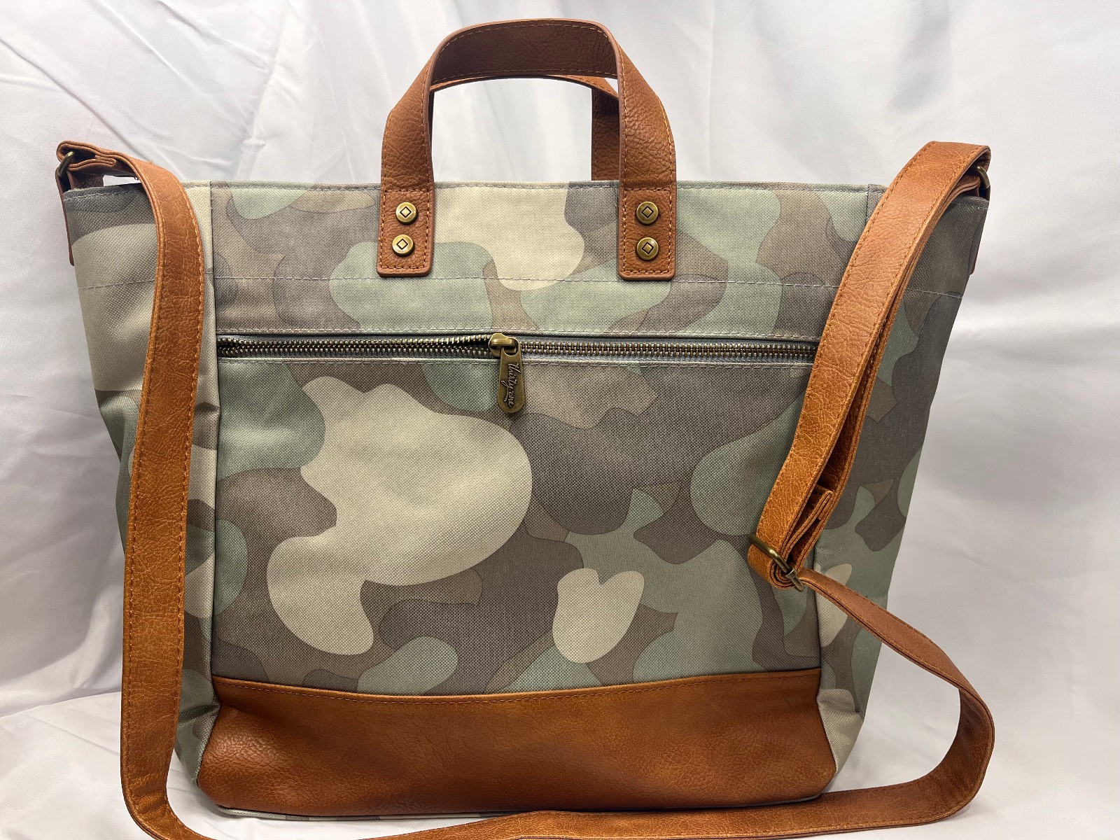 Thirty-one Step Up Tote in Soft Camo Large Tote Bag Crossbody