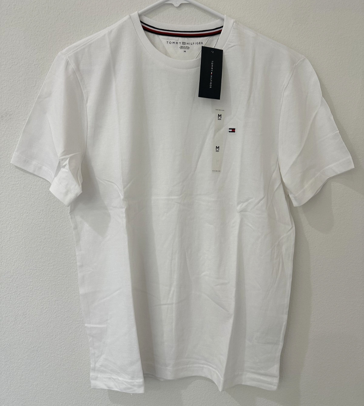 Tommy Hilfiger Men\'s White T-Shirt Size M Crew Neck Cotton Flag Logo NWT