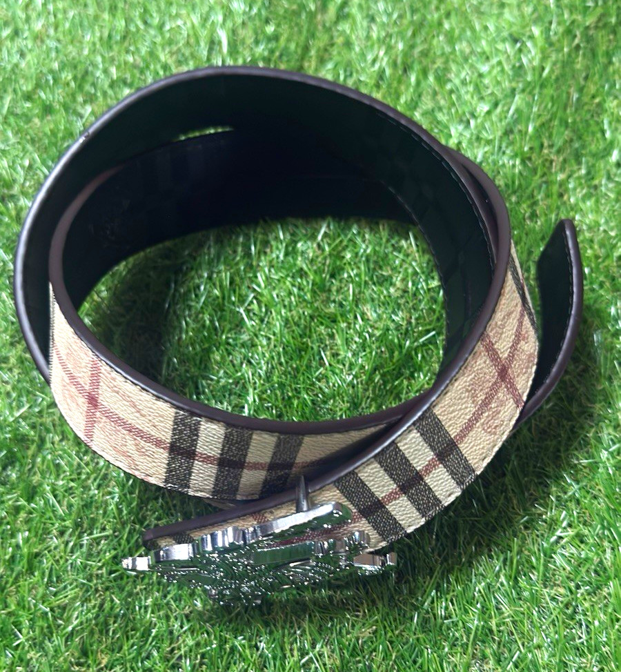Burberry Men\'s Plaid Dress Belt Size 46 Animal Buckle
