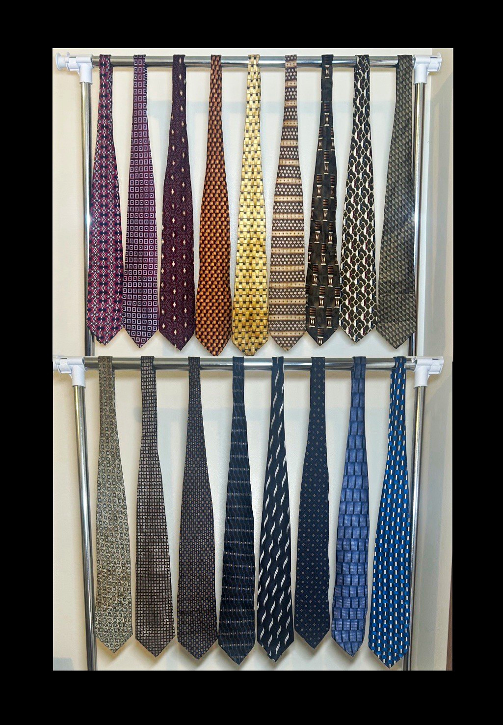 Mixed Brands Men\'s Silk Geometric Neck Tie Lot w/ Logo Accents, 15 pcs