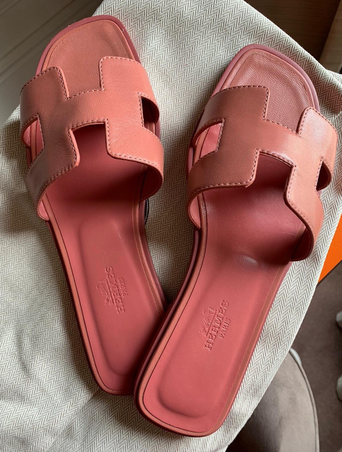 Hermès Women’s Pink Leather Slide Sandals Slip On, EU 37 US 7