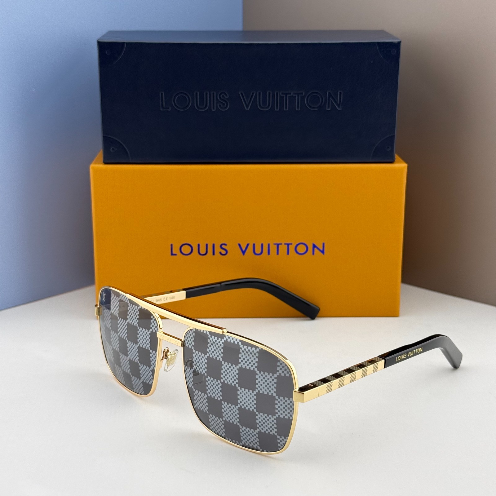 Louis Vuitton Z0259U Navigator Sunglasses Gold Gray Damier Lens Unisex 59-16-140