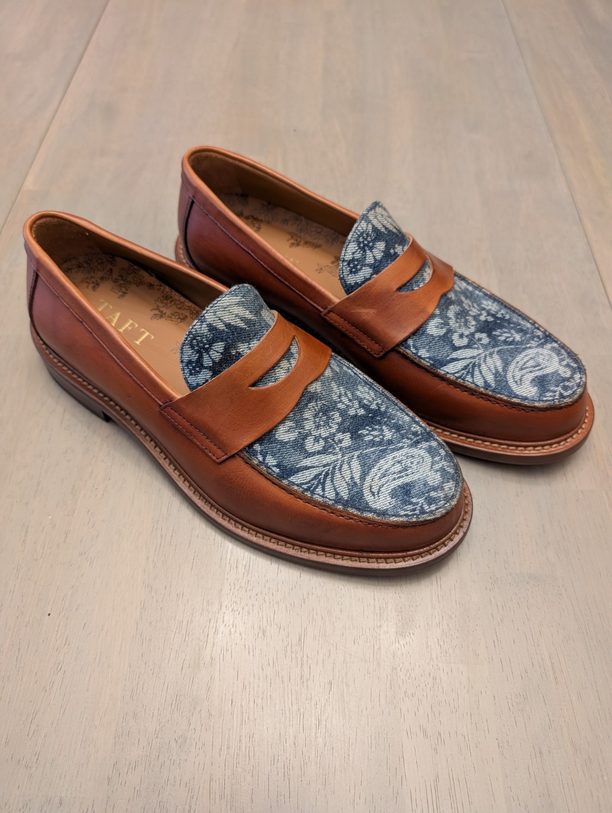 Beautiful TAFT Jack Loafer Dress Shoes in Washed Denim Floral Size 9