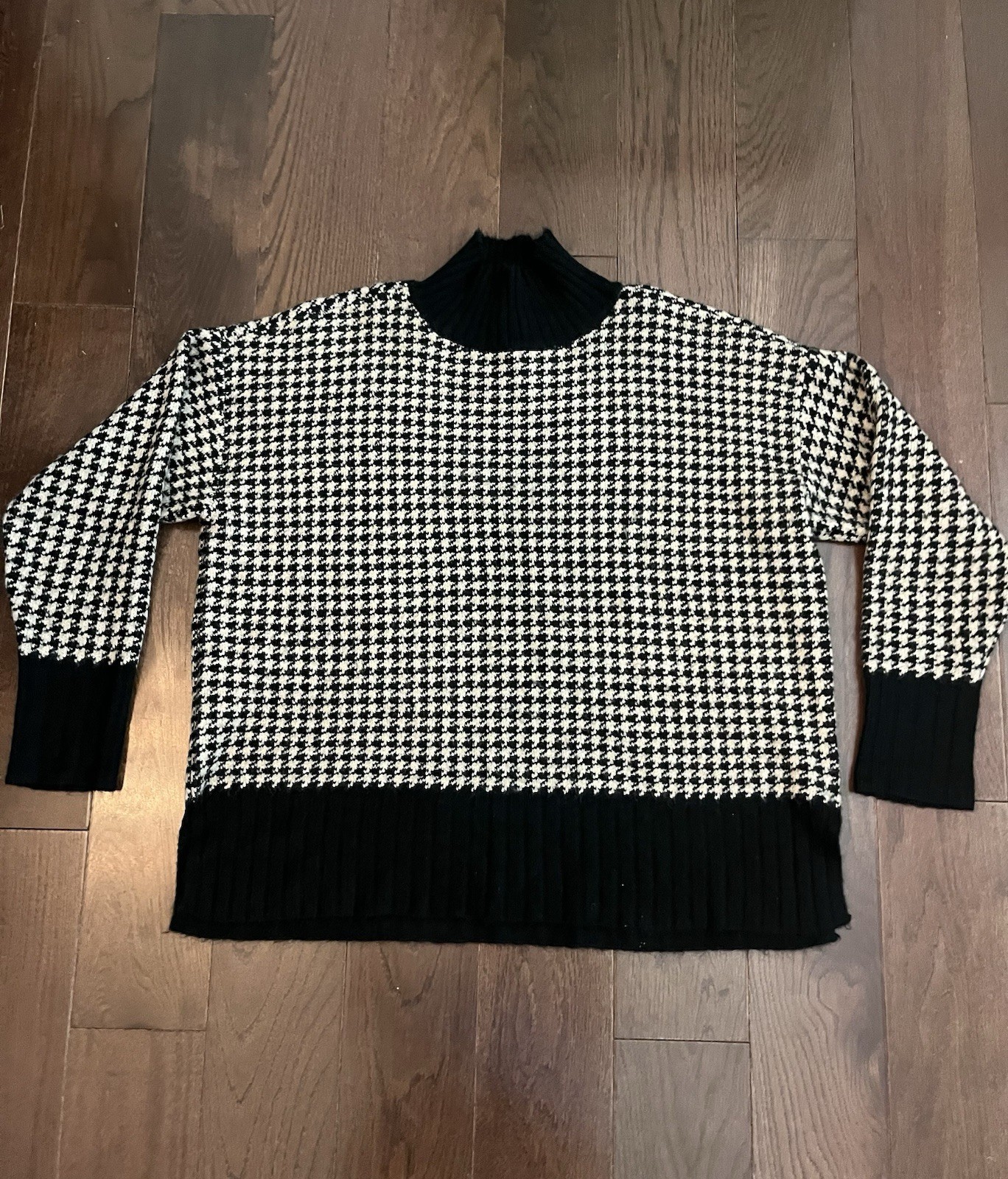 The Limited Black/white Houndstooth Turtleneck Sweater