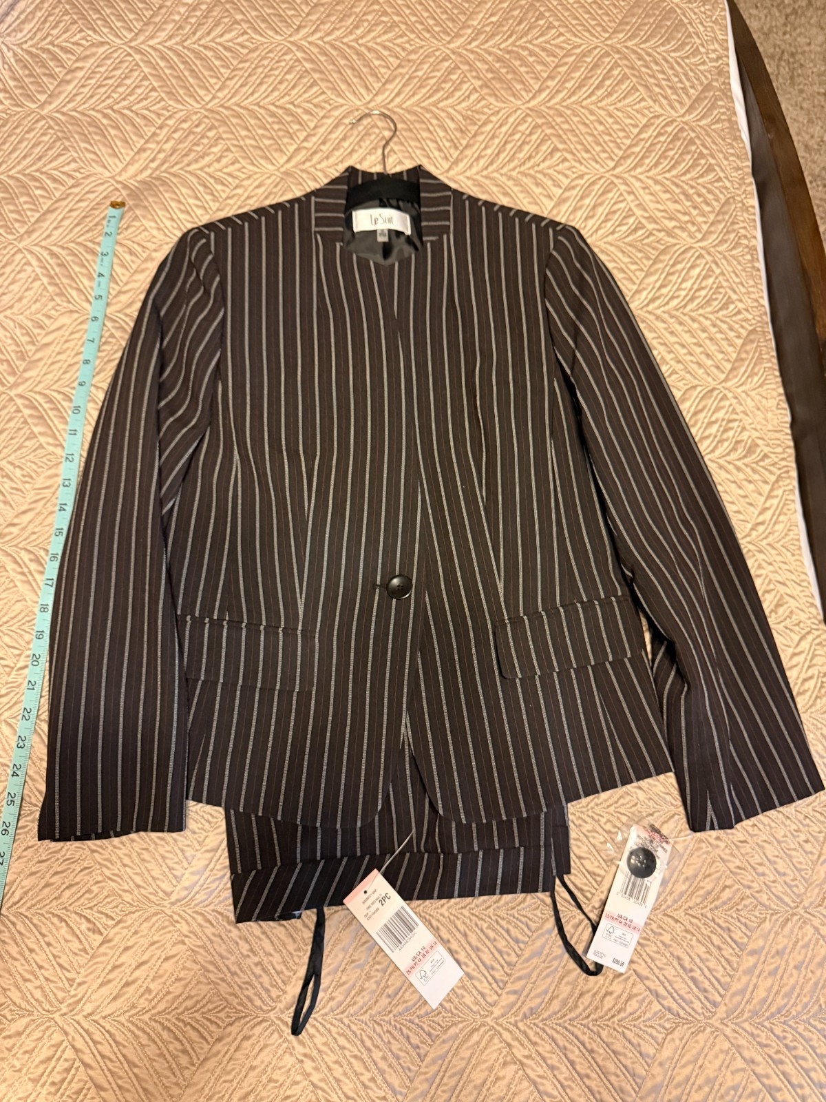 Le Suit Women’s 2 Piece Black Striped Pant Suit Size 10 NWT