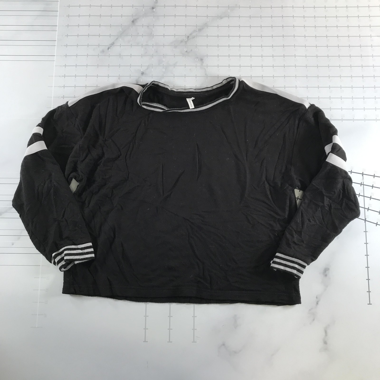 COMUNE Shirt Womens Small Black Stripe Crew Neck Long Sleeve Cropped Jersey Top