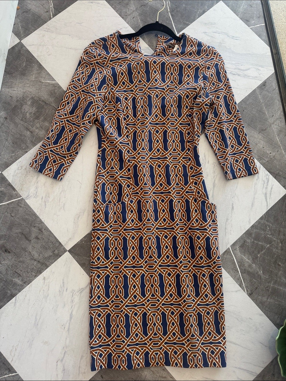 005 J. McLaughlin Navy and Tan Geometric Midi Sheath Dress