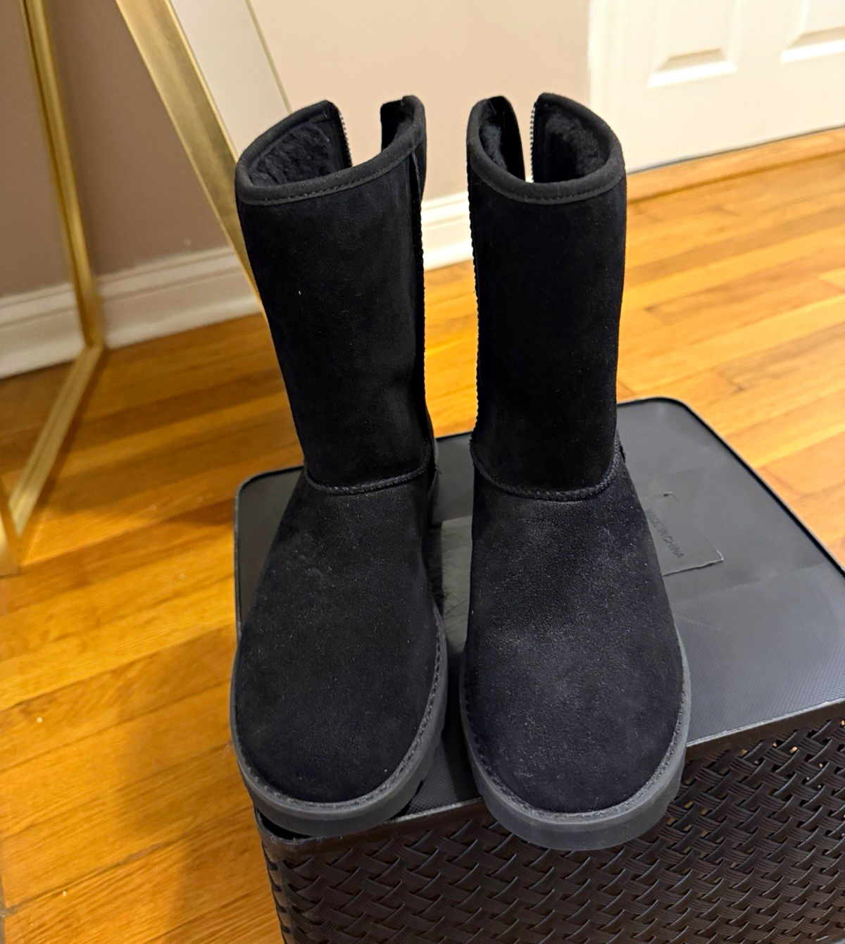 UGG Women’s Black Suede Sheepskin Lined Pull-On Mid-Calf Boots US 7 EU 38