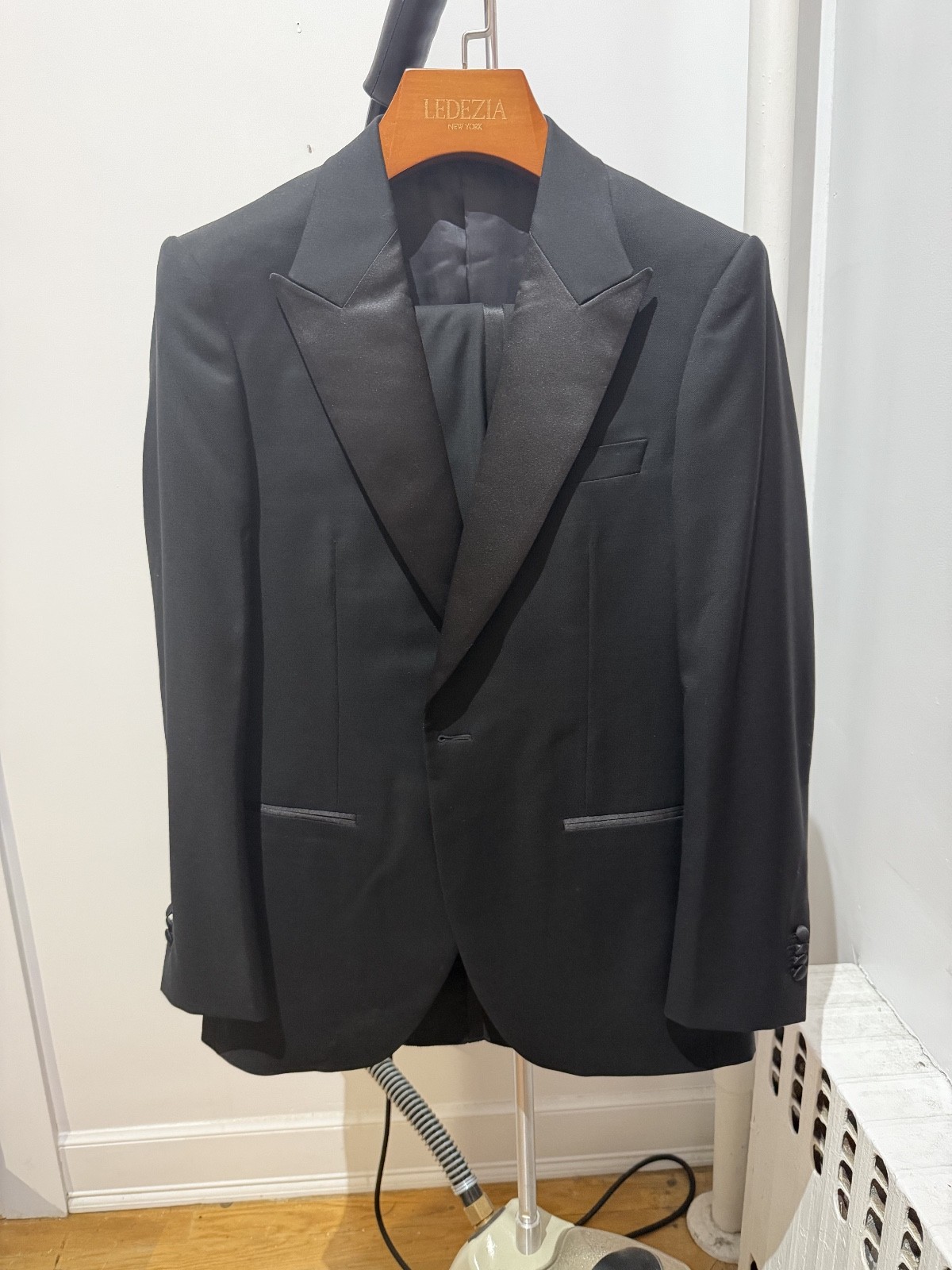 BRAND NEW 40R Dino Filarte black worsted wool tuxedo