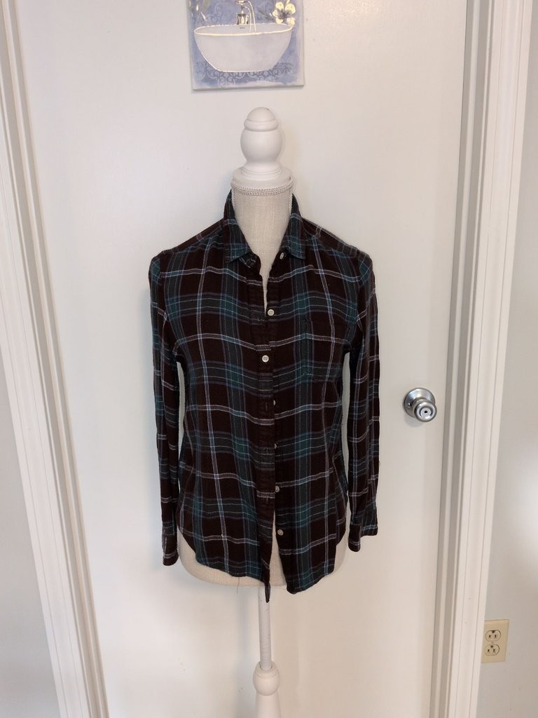 l.l.Bean Signature Plaid Button-Up Shirt Size M