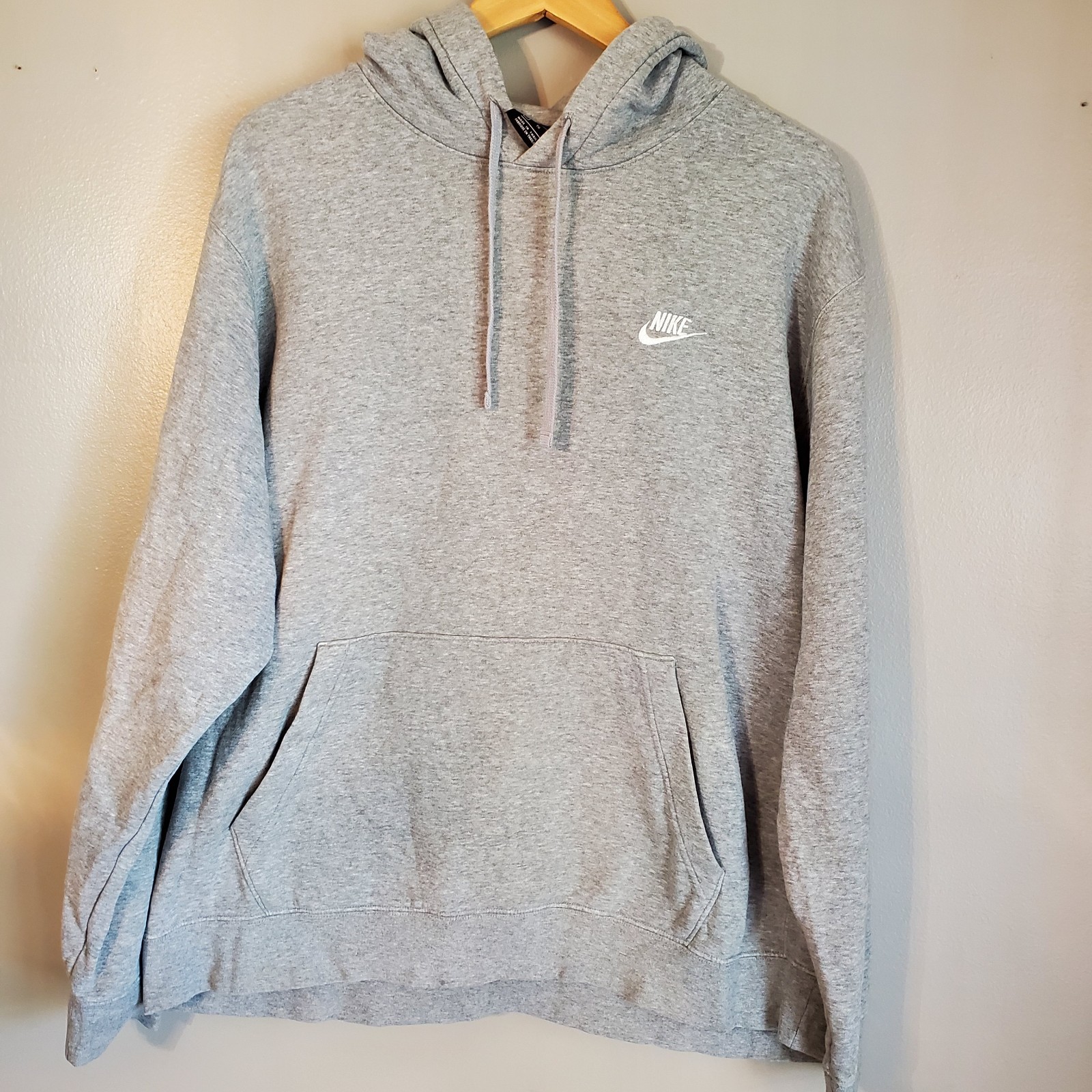 Nike Sportswear Club Fleece Hoodie Men XL Gray White Swoosh  BV2654-063 Sporty